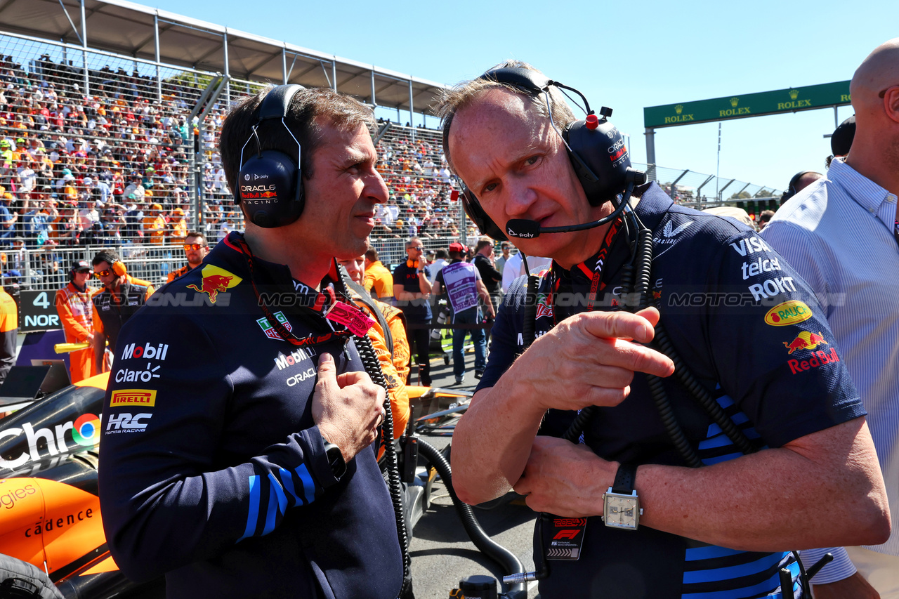 GP AUSTRALIA, (L to R): Pierre Wache (FRA) Red Bull Racing Technical Director with Paul Monaghan (GBR) Red Bull Racing Chief Engineer on the grid.

24.03.2024. Formula 1 World Championship, Rd 3, Australian Grand Prix, Albert Park, Melbourne, Australia, Gara Day.

- www.xpbimages.com, EMail: requests@xpbimages.com © Copyright: Batchelor / XPB Images