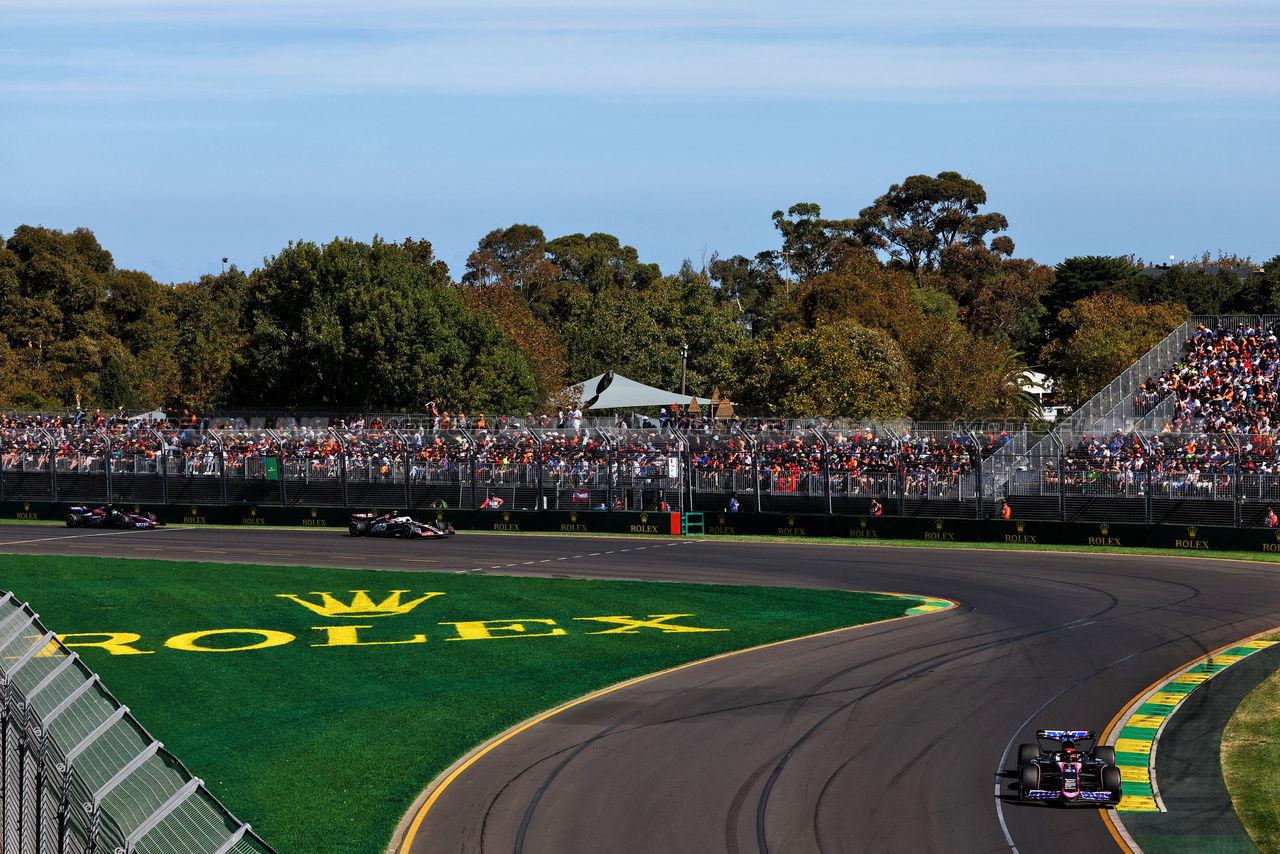 GP AUSTRALIA, Esteban Ocon (FRA) Alpine F1 Team A524.

24.03.2024. Formula 1 World Championship, Rd 3, Australian Grand Prix, Albert Park, Melbourne, Australia, Gara Day.

- www.xpbimages.com, EMail: requests@xpbimages.com © Copyright: Batchelor / XPB Images