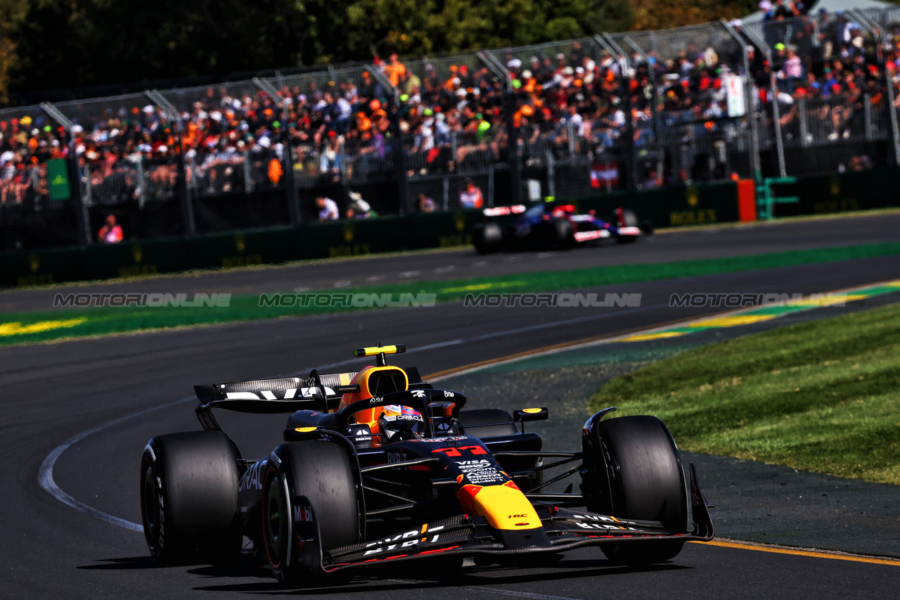 GP AUSTRALIA, Sergio Perez (MEX) Red Bull Racing RB20.

24.03.2024. Formula 1 World Championship, Rd 3, Australian Grand Prix, Albert Park, Melbourne, Australia, Gara Day.

- www.xpbimages.com, EMail: requests@xpbimages.com © Copyright: Batchelor / XPB Images