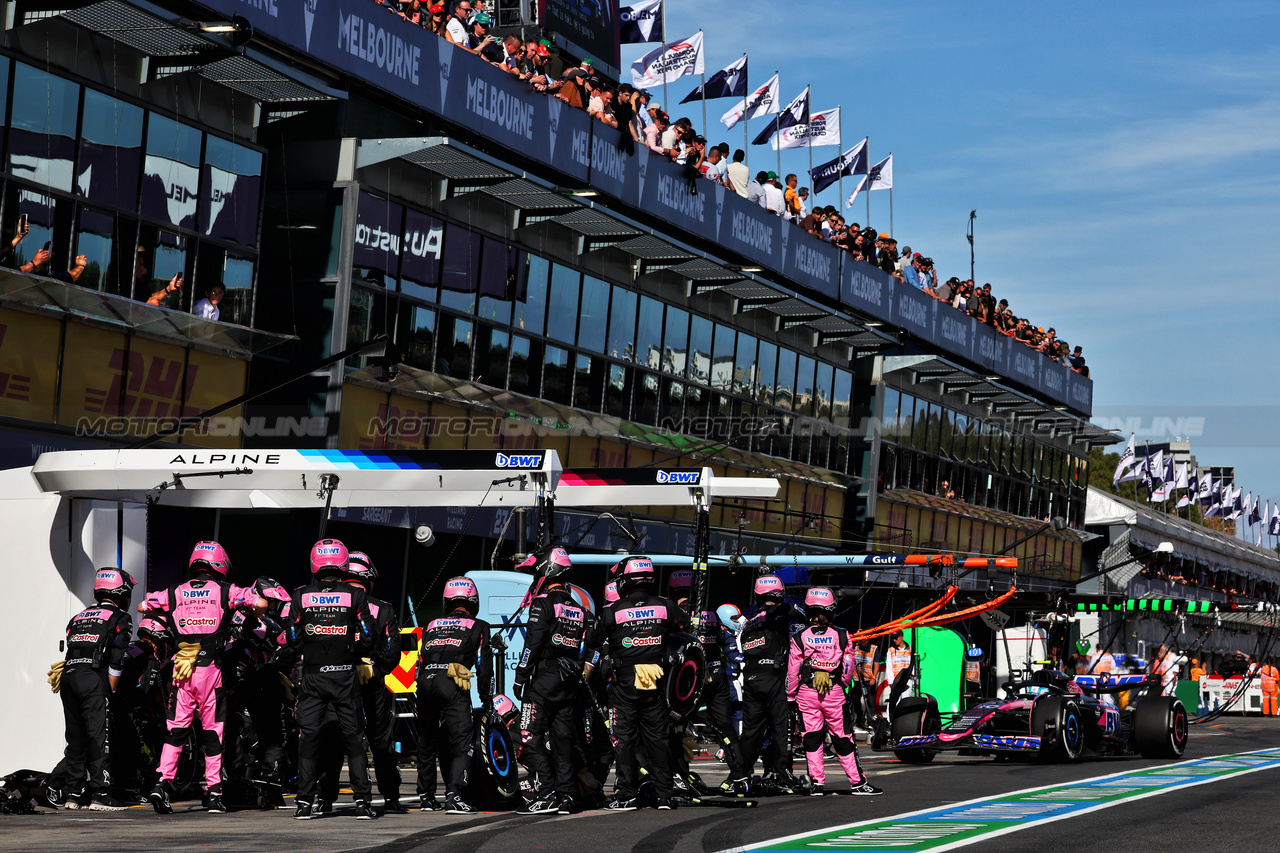 GP AUSTRALIA, Pierre Gasly (FRA) Alpine F1 Team A524 makes a pit stop.

24.03.2024. Formula 1 World Championship, Rd 3, Australian Grand Prix, Albert Park, Melbourne, Australia, Gara Day.

- www.xpbimages.com, EMail: requests@xpbimages.com © Copyright: Batchelor / XPB Images