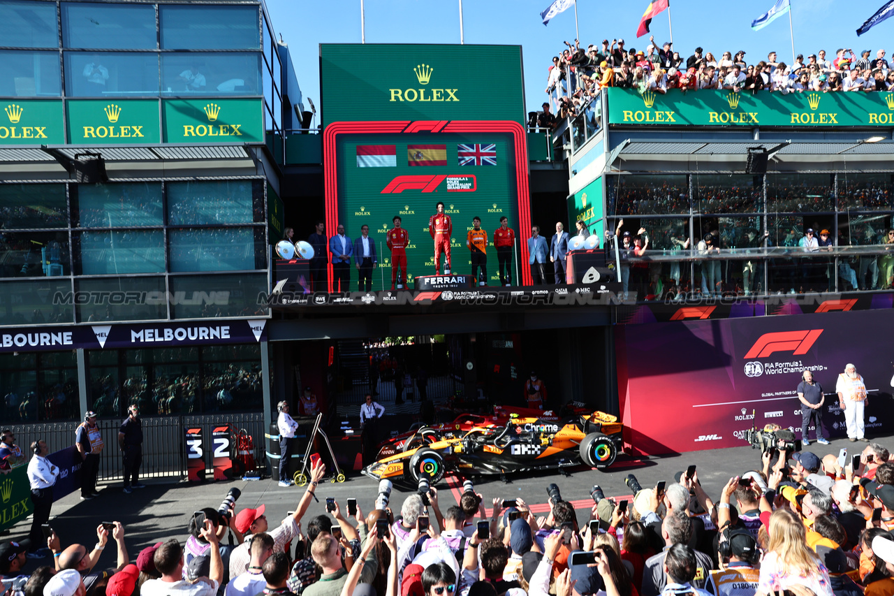 GP AUSTRALIA, 
1st place Carlos Sainz Jr (ESP) Ferrari, 2nd place Charles Leclerc (MON) Ferrari e 3rd place Lando Norris (GBR) McLaren. 24.03.2024. Formula 1 World Championship, Rd 3, Australian Grand Prix, Albert Park, Melbourne, Australia, Gara Day. - www.xpbimages.com, EMail: requests@xpbimages.com © Copyright: Batchelor / XPB Images