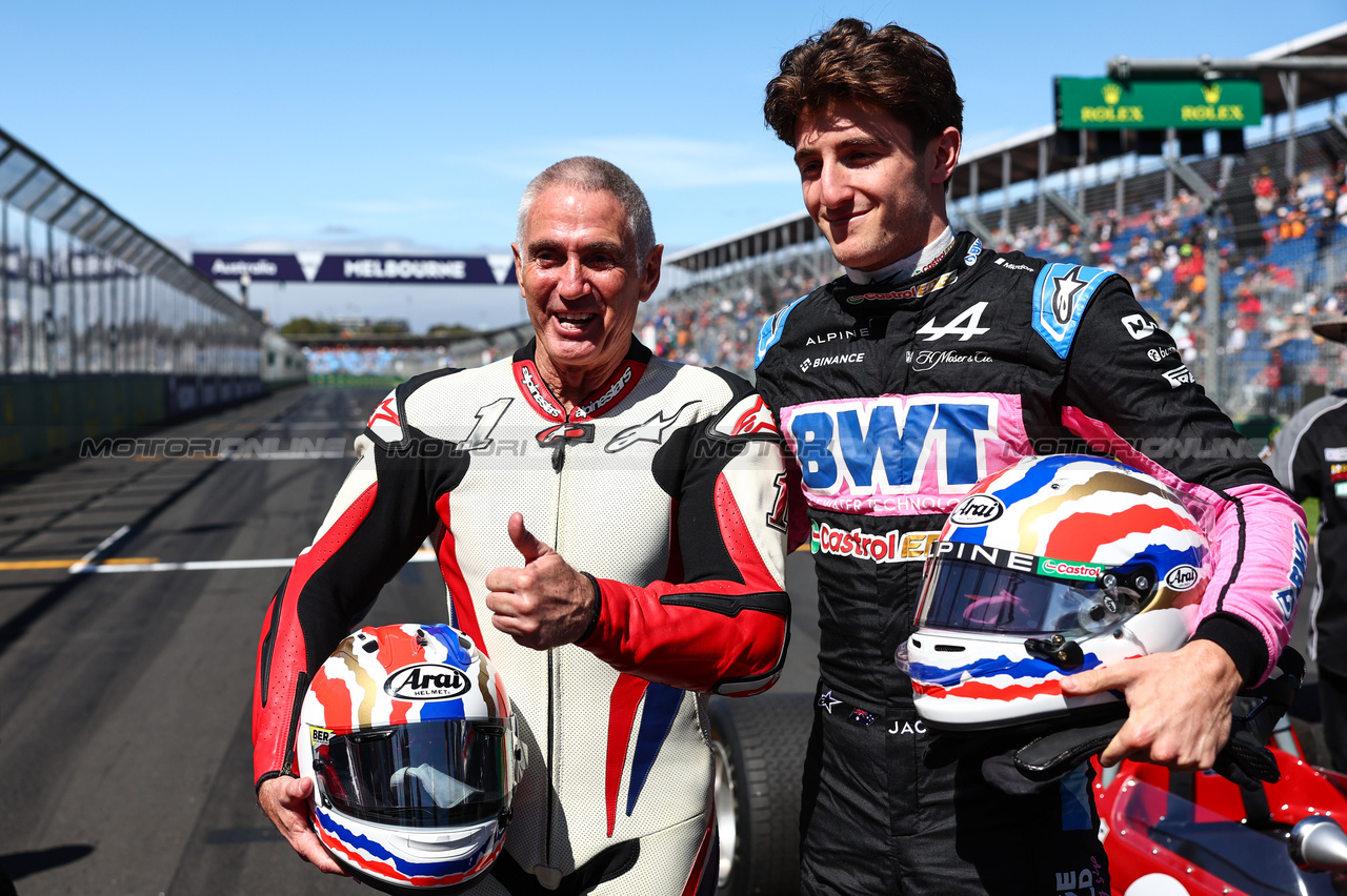 GP AUSTRALIA, Mick Doohan (AUS) e son Jack Doohan (AUS), Alpine F1 Team 
24.03.2024. Formula 1 World Championship, Rd 3, Australian Grand Prix, Albert Park, Melbourne, Australia, Gara Day.
- www.xpbimages.com, EMail: requests@xpbimages.com © Copyright: Charniaux / XPB Images