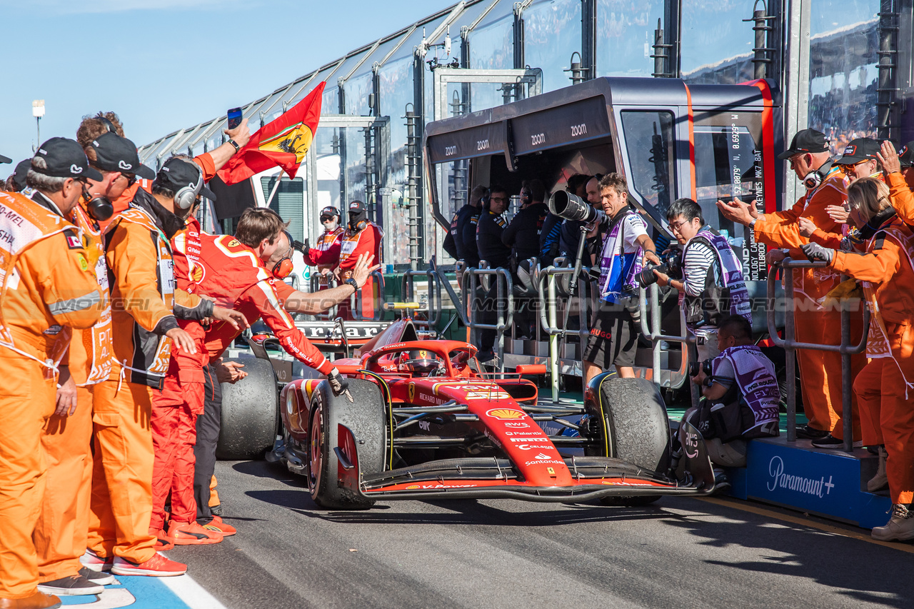 GP AUSTRALIA, Gara winner Carlos Sainz Jr (ESP) Ferrari SF-24 enters parc ferme.

24.03.2024. Formula 1 World Championship, Rd 3, Australian Grand Prix, Albert Park, Melbourne, Australia, Gara Day.

- www.xpbimages.com, EMail: requests@xpbimages.com © Copyright: Bearne / XPB Images