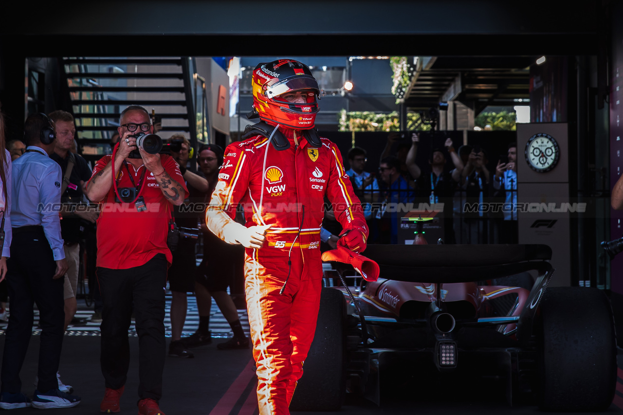 GP AUSTRALIA, Gara winner Carlos Sainz Jr (ESP) Ferrari SF-24 celebrates in parc ferme.

24.03.2024. Formula 1 World Championship, Rd 3, Australian Grand Prix, Albert Park, Melbourne, Australia, Gara Day.

- www.xpbimages.com, EMail: requests@xpbimages.com © Copyright: Bearne / XPB Images