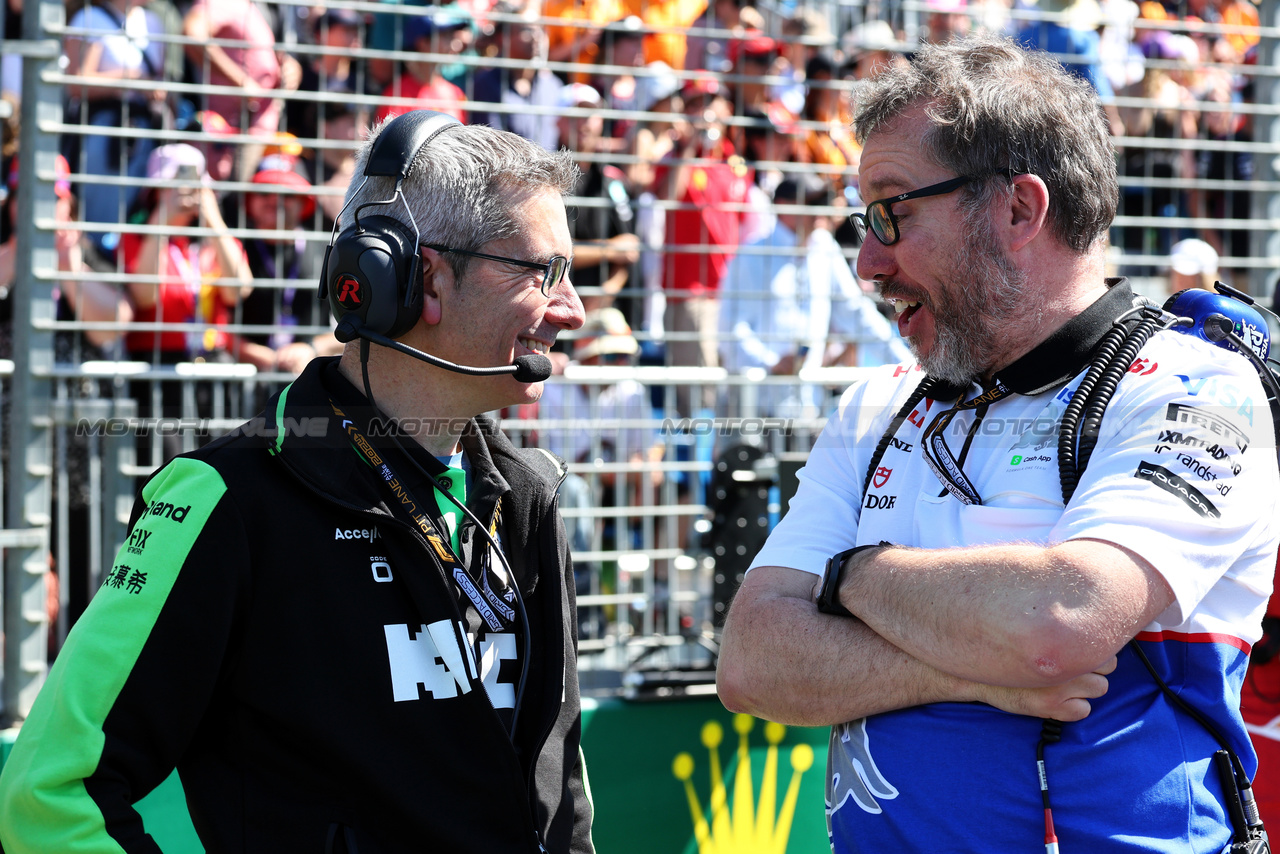 GP AUSTRALIA, (L to R): Xevi Pujolar (ESP) Sauber Head of Trackside Engineering with Jody Egginton (GBR) RB Technical Director on the grid.

24.03.2024. Formula 1 World Championship, Rd 3, Australian Grand Prix, Albert Park, Melbourne, Australia, Gara Day.

- www.xpbimages.com, EMail: requests@xpbimages.com © Copyright: Moy / XPB Images