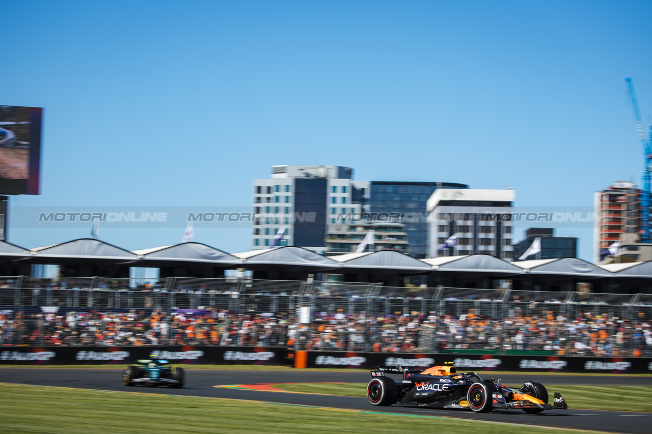 GP AUSTRALIA, Sergio Perez (MEX) Red Bull Racing RB20.

24.03.2024. Formula 1 World Championship, Rd 3, Australian Grand Prix, Albert Park, Melbourne, Australia, Gara Day.

- www.xpbimages.com, EMail: requests@xpbimages.com © Copyright: Bearne / XPB Images