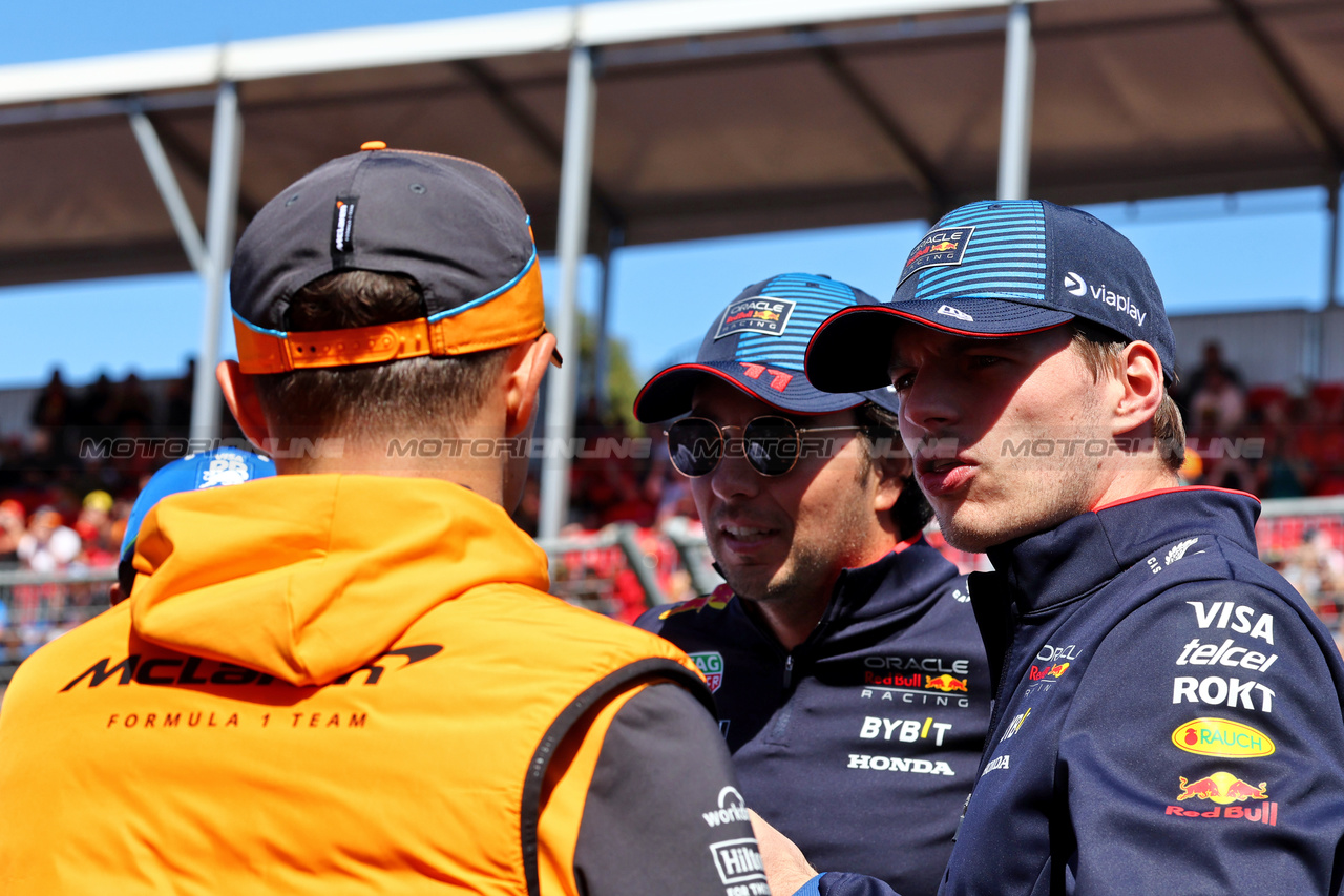 GP AUSTRALIA, Max Verstappen (NLD) Red Bull Racing on the drivers' parade.

24.03.2024. Formula 1 World Championship, Rd 3, Australian Grand Prix, Albert Park, Melbourne, Australia, Gara Day.

- www.xpbimages.com, EMail: requests@xpbimages.com © Copyright: Batchelor / XPB Images