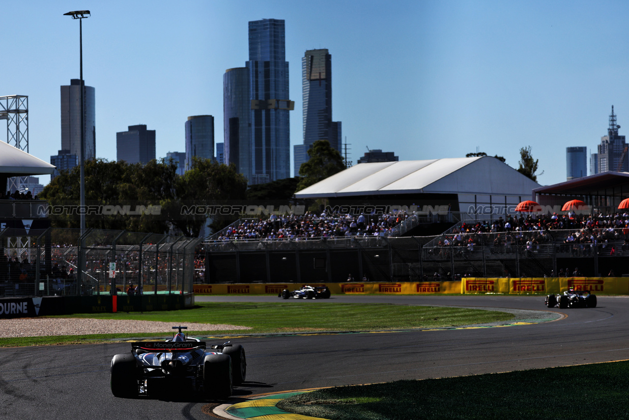 GP AUSTRALIA, Kevin Magnussen (DEN) Haas VF-24.

24.03.2024. Formula 1 World Championship, Rd 3, Australian Grand Prix, Albert Park, Melbourne, Australia, Gara Day.

 - www.xpbimages.com, EMail: requests@xpbimages.com © Copyright: Coates / XPB Images