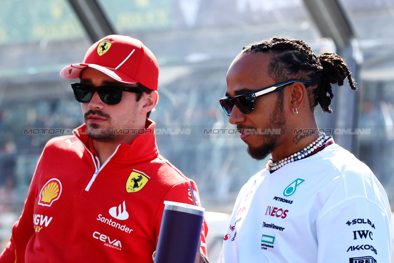 GP AUSTRALIA, (L to R): Charles Leclerc (MON) Ferrari e Lewis Hamilton (GBR) Mercedes AMG F1 on the drivers' parade.

24.03.2024. Formula 1 World Championship, Rd 3, Australian Grand Prix, Albert Park, Melbourne, Australia, Gara Day.

 - www.xpbimages.com, EMail: requests@xpbimages.com © Copyright: Coates / XPB Images