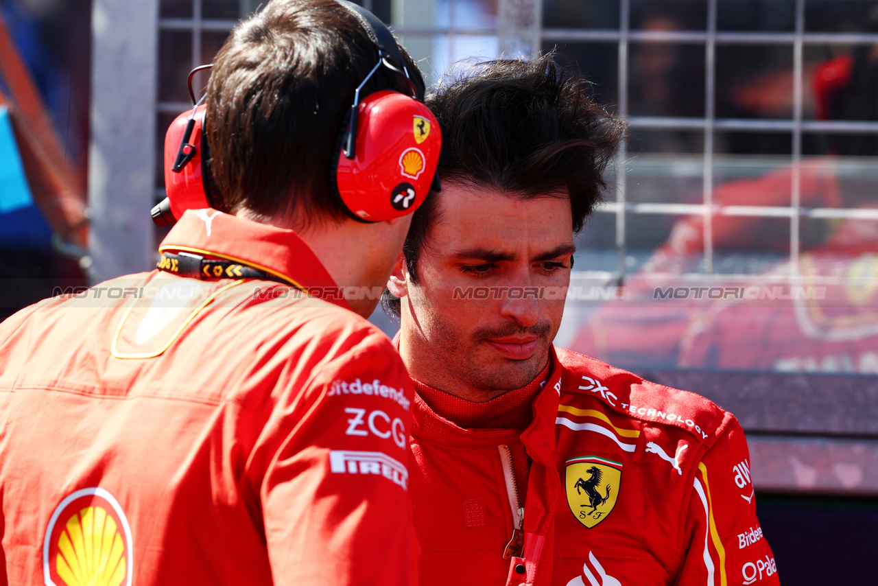 GP AUSTRALIA, Carlos Sainz Jr (ESP) Ferrari on the grid.

24.03.2024. Formula 1 World Championship, Rd 3, Australian Grand Prix, Albert Park, Melbourne, Australia, Gara Day.

 - www.xpbimages.com, EMail: requests@xpbimages.com © Copyright: Coates / XPB Images