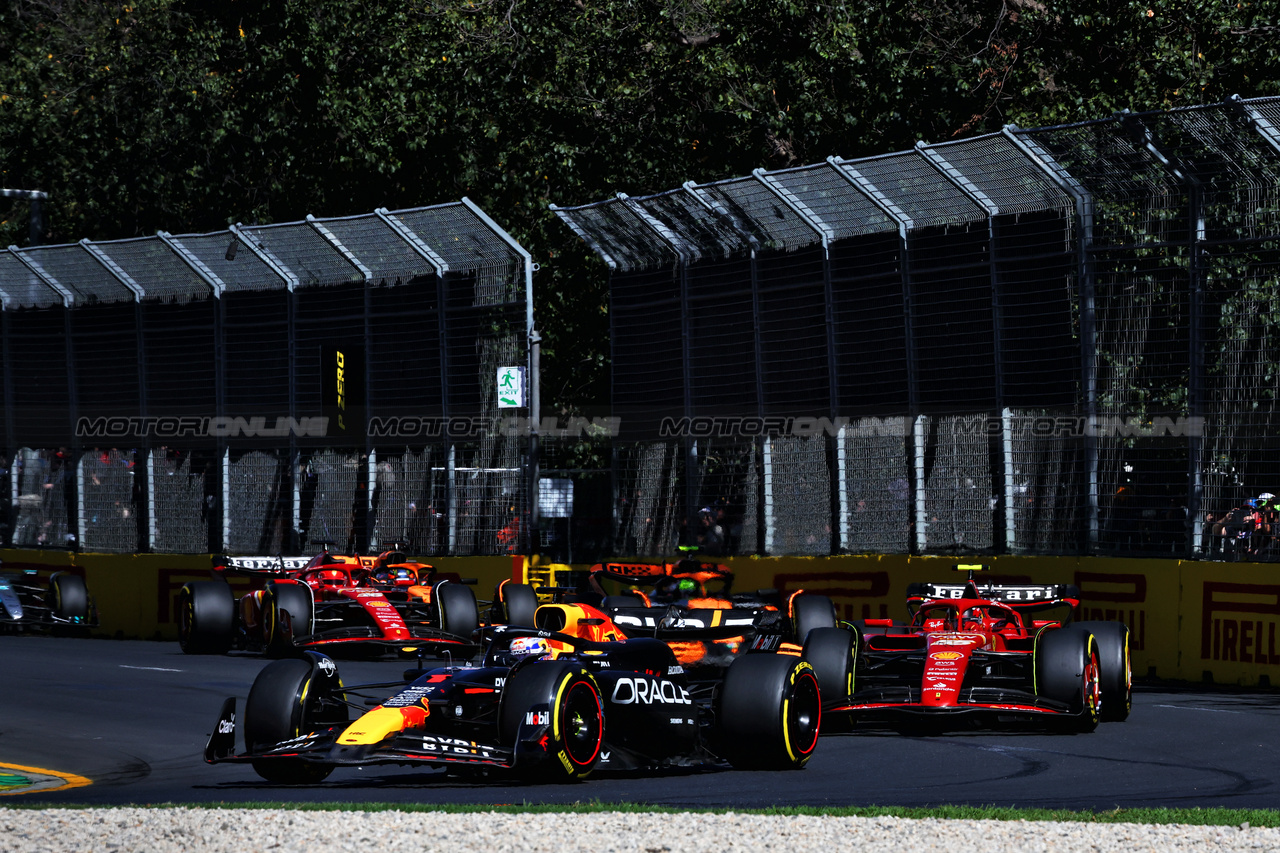 GP AUSTRALIA, Max Verstappen (NLD) Red Bull Racing RB20 davanti a at the partenza of the race.

24.03.2024. Formula 1 World Championship, Rd 3, Australian Grand Prix, Albert Park, Melbourne, Australia, Gara Day.

- www.xpbimages.com, EMail: requests@xpbimages.com © Copyright: Charniaux / XPB Images