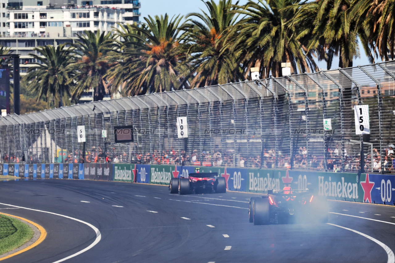 GP AUSTRALIA, Max Verstappen (NLD) Red Bull Racing RB20 with a smoking rear brake that led to his retirement.

24.03.2024. Formula 1 World Championship, Rd 3, Australian Grand Prix, Albert Park, Melbourne, Australia, Gara Day.

- www.xpbimages.com, EMail: requests@xpbimages.com © Copyright: Bearne / XPB Images