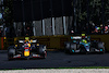 GP AUSTRALIA, Sergio Perez (MEX) Red Bull Racing RB20 e Lewis Hamilton (GBR) Mercedes AMG F1 W15.
24.03.2024. Formula 1 World Championship, Rd 3, Australian Grand Prix, Albert Park, Melbourne, Australia, Gara Day.
- www.xpbimages.com, EMail: requests@xpbimages.com © Copyright: Charniaux / XPB Images