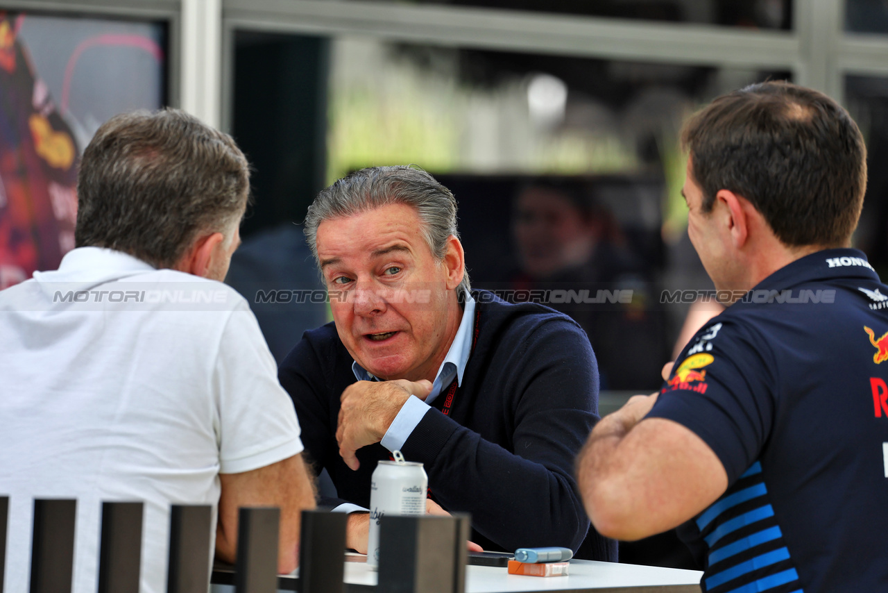 GP AUSTRALIA, Raymond Vermeulen (NLD) Driver Manager with Christian Horner (GBR) Red Bull Racing Team Principal e Pierre Wache (FRA) Red Bull Racing Technical Director.

21.03.2024. Formula 1 World Championship, Rd 3, Australian Grand Prix, Albert Park, Melbourne, Australia, Preparation Day.

- www.xpbimages.com, EMail: requests@xpbimages.com © Copyright: Moy / XPB Images