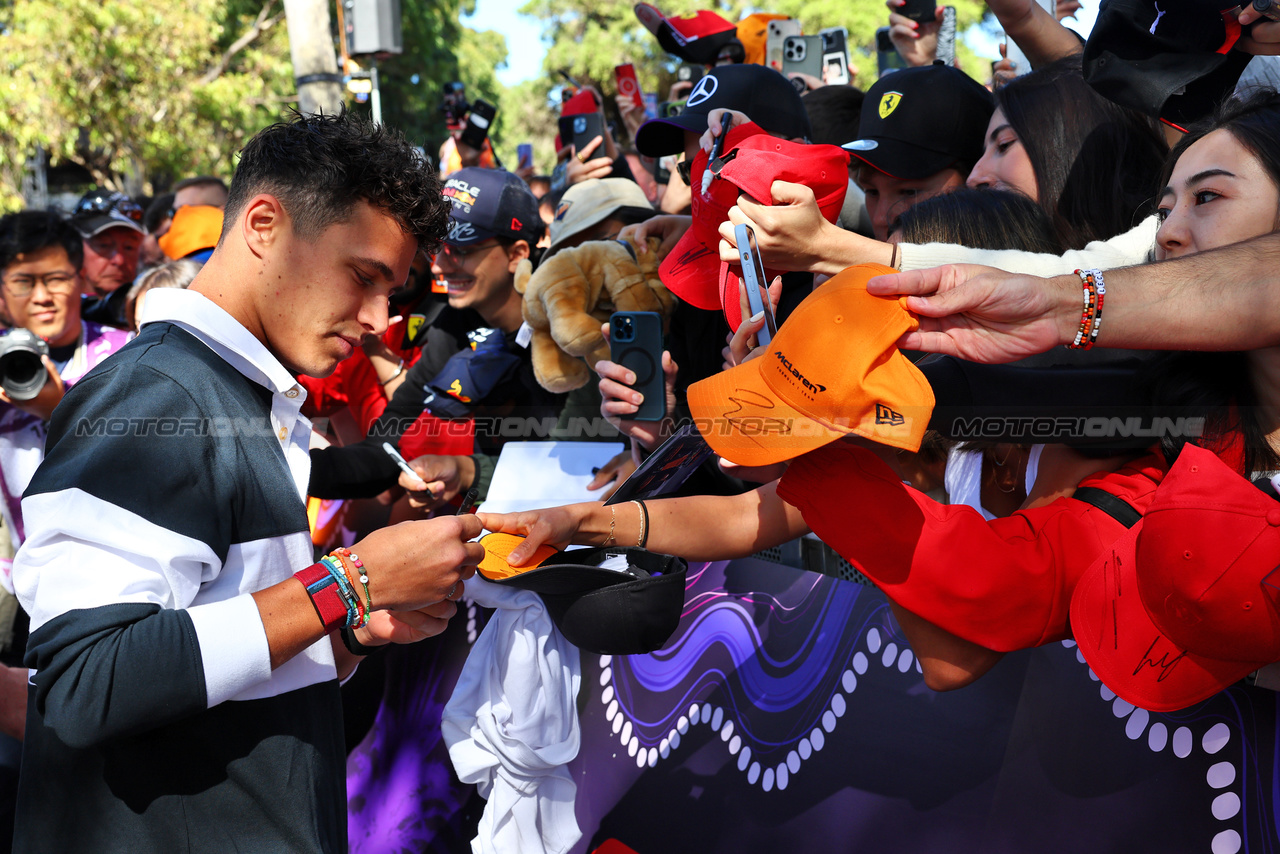 GP AUSTRALIA, Lando Norris (GBR) McLaren with fans.

21.03.2024. Formula 1 World Championship, Rd 3, Australian Grand Prix, Albert Park, Melbourne, Australia, Preparation Day.

- www.xpbimages.com, EMail: requests@xpbimages.com © Copyright: Batchelor / XPB Images