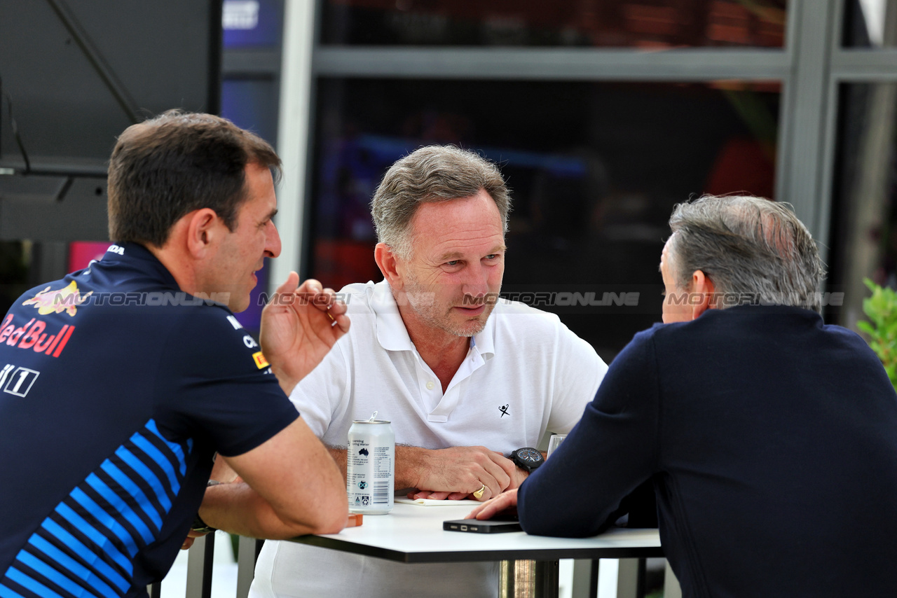 GP AUSTRALIA, (L to R): Pierre Wache (FRA) Red Bull Racing Technical Director with Christian Horner (GBR) Red Bull Racing Team Principal e Raymond Vermeulen (NLD) Driver Manager.

21.03.2024. Formula 1 World Championship, Rd 3, Australian Grand Prix, Albert Park, Melbourne, Australia, Preparation Day.

- www.xpbimages.com, EMail: requests@xpbimages.com © Copyright: Moy / XPB Images
