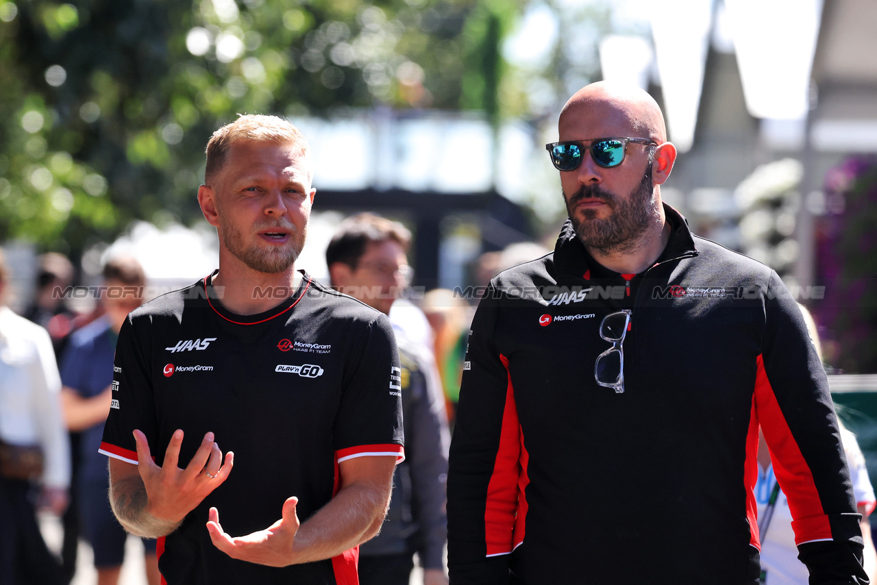 GP AUSTRALIA, (L to R): Kevin Magnussen (DEN) Haas F1 Team with Stuart Morrison (GBR) Haas F1 Team Head of Communications.

21.03.2024. Formula 1 World Championship, Rd 3, Australian Grand Prix, Albert Park, Melbourne, Australia, Preparation Day.

- www.xpbimages.com, EMail: requests@xpbimages.com © Copyright: Bearne / XPB Images