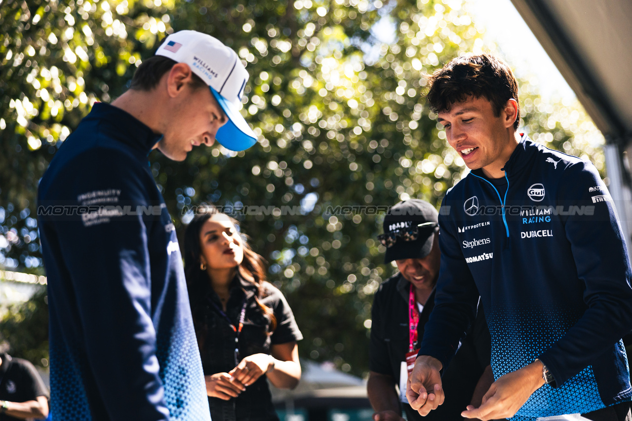 GP AUSTRALIA, (L to R): Logan Sargeant (USA) Williams Racing e Alexander Albon (THA) Williams Racing.

21.03.2024. Formula 1 World Championship, Rd 3, Australian Grand Prix, Albert Park, Melbourne, Australia, Preparation Day.

- www.xpbimages.com, EMail: requests@xpbimages.com © Copyright: Bearne / XPB Images