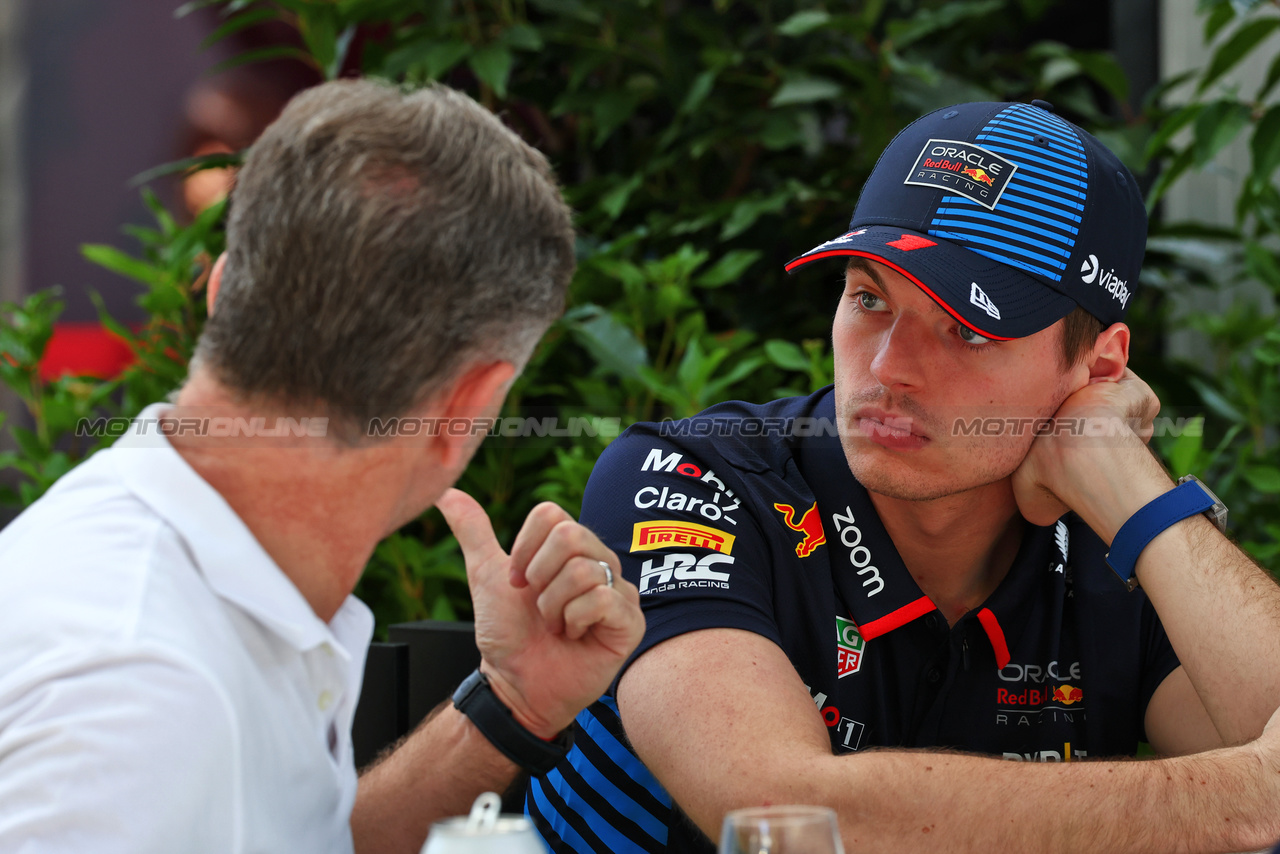 GP AUSTRALIA, Max Verstappen (NLD) Red Bull Racing with Christian Horner (GBR) Red Bull Racing Team Principal.

21.03.2024. Formula 1 World Championship, Rd 3, Australian Grand Prix, Albert Park, Melbourne, Australia, Preparation Day.

 - www.xpbimages.com, EMail: requests@xpbimages.com © Copyright: Coates / XPB Images
