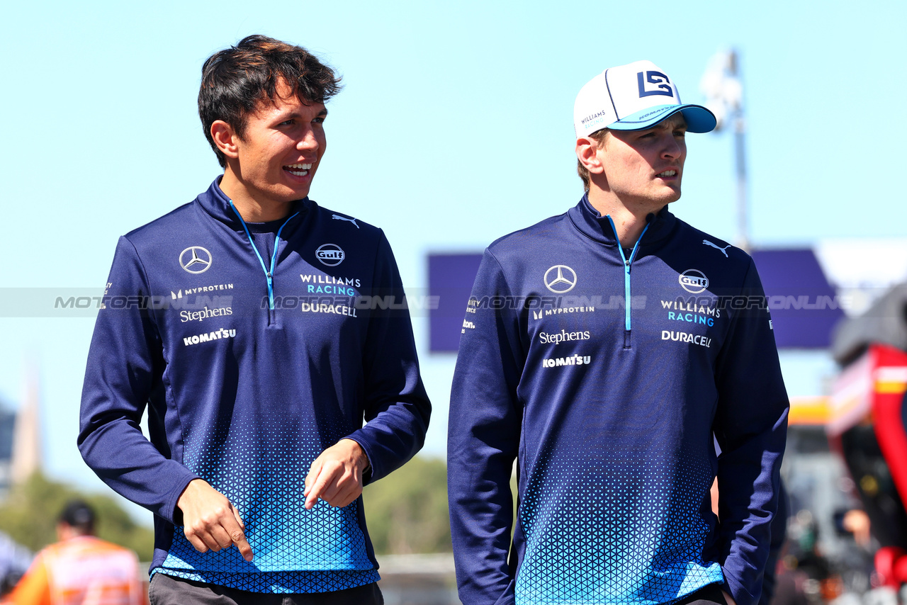 GP AUSTRALIA, (L to R): Alexander Albon (THA) Williams Racing with team mate Logan Sargeant (USA) Williams Racing.

21.03.2024. Formula 1 World Championship, Rd 3, Australian Grand Prix, Albert Park, Melbourne, Australia, Preparation Day.

 - www.xpbimages.com, EMail: requests@xpbimages.com © Copyright: Coates / XPB Images