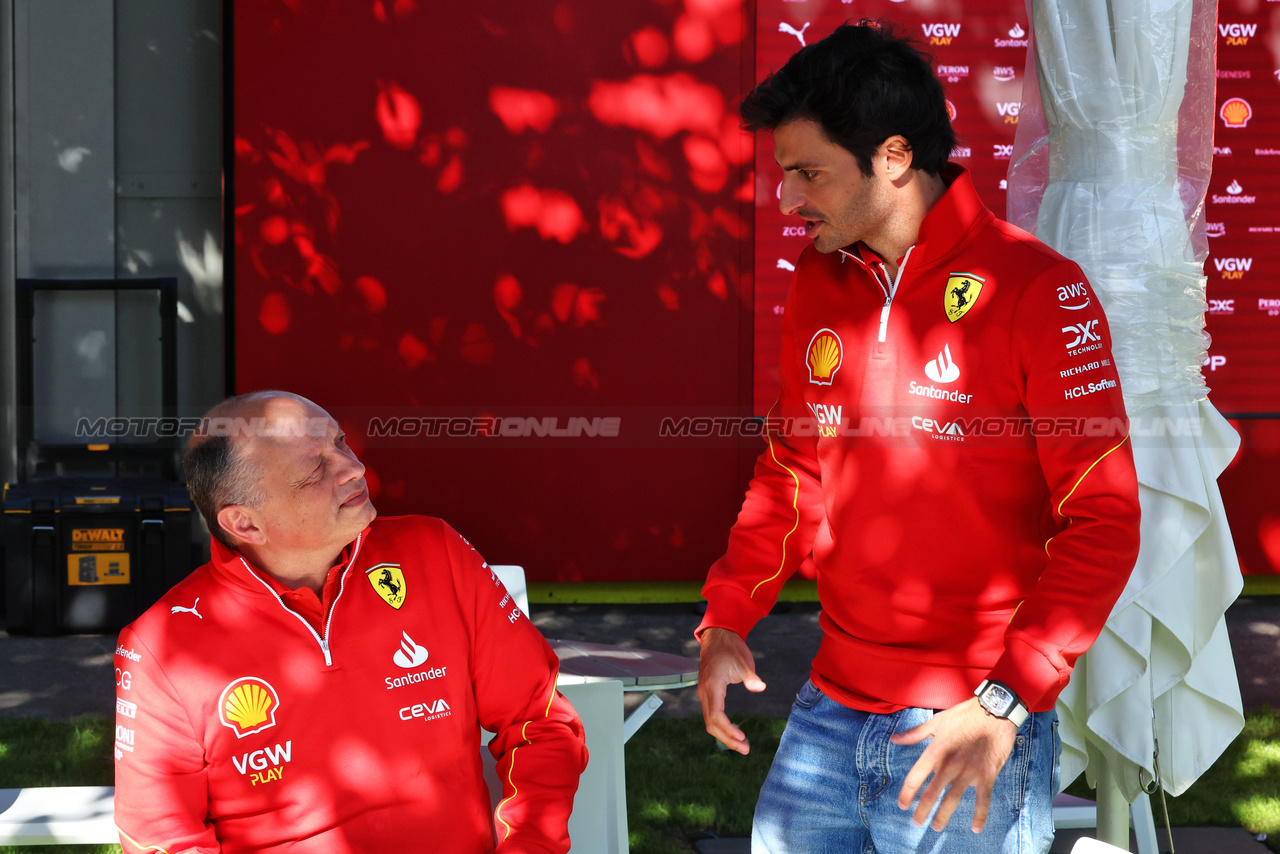 GP AUSTRALIA, (L to R): Frederic Vasseur (FRA) Ferrari Team Principal with Carlos Sainz Jr (ESP) Ferrari.

21.03.2024. Formula 1 World Championship, Rd 3, Australian Grand Prix, Albert Park, Melbourne, Australia, Preparation Day.

- www.xpbimages.com, EMail: requests@xpbimages.com © Copyright: Batchelor / XPB Images