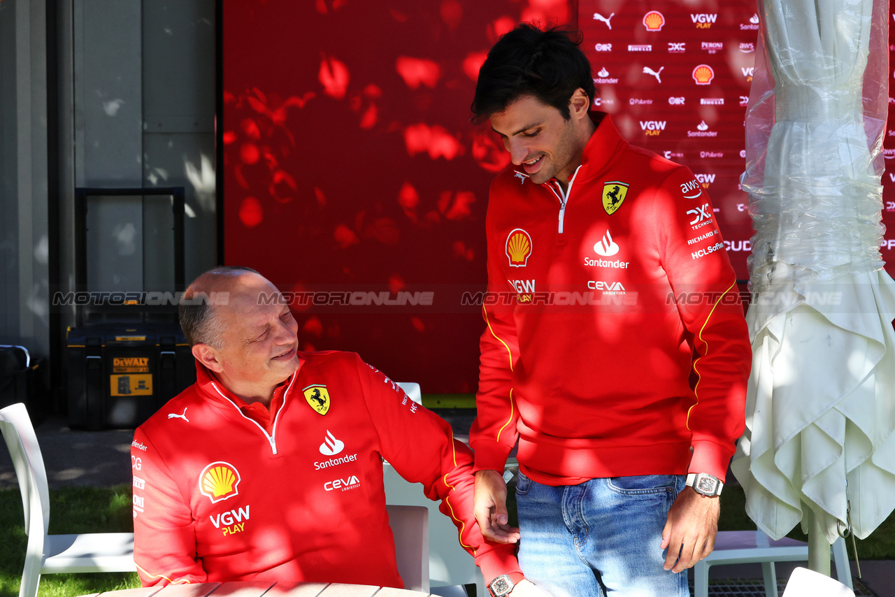 GP AUSTRALIA, (L to R): Frederic Vasseur (FRA) Ferrari Team Principal with Carlos Sainz Jr (ESP) Ferrari.

21.03.2024. Formula 1 World Championship, Rd 3, Australian Grand Prix, Albert Park, Melbourne, Australia, Preparation Day.

- www.xpbimages.com, EMail: requests@xpbimages.com © Copyright: Batchelor / XPB Images