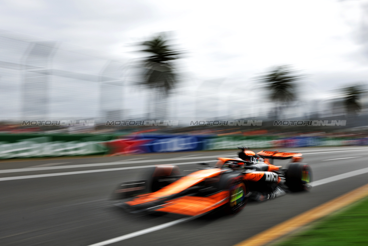 GP AUSTRALIA, Oscar Piastri (AUS) McLaren MCL38.

23.03.2024. Formula 1 World Championship, Rd 3, Australian Grand Prix, Albert Park, Melbourne, Australia, Qualifiche Day.

- www.xpbimages.com, EMail: requests@xpbimages.com © Copyright: Moy / XPB Images