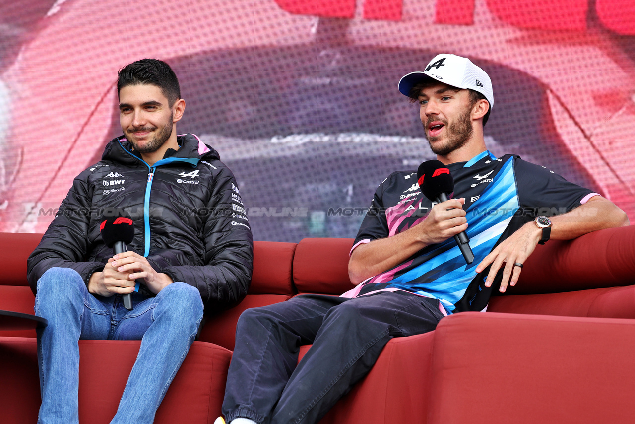 GP AUSTRALIA, (L to R): Esteban Ocon (FRA) Alpine F1 Team e Pierre Gasly (FRA) Alpine F1 Team on the FanZone Stage.

23.03.2024. Formula 1 World Championship, Rd 3, Australian Grand Prix, Albert Park, Melbourne, Australia, Qualifiche Day.

- www.xpbimages.com, EMail: requests@xpbimages.com © Copyright: Moy / XPB Images