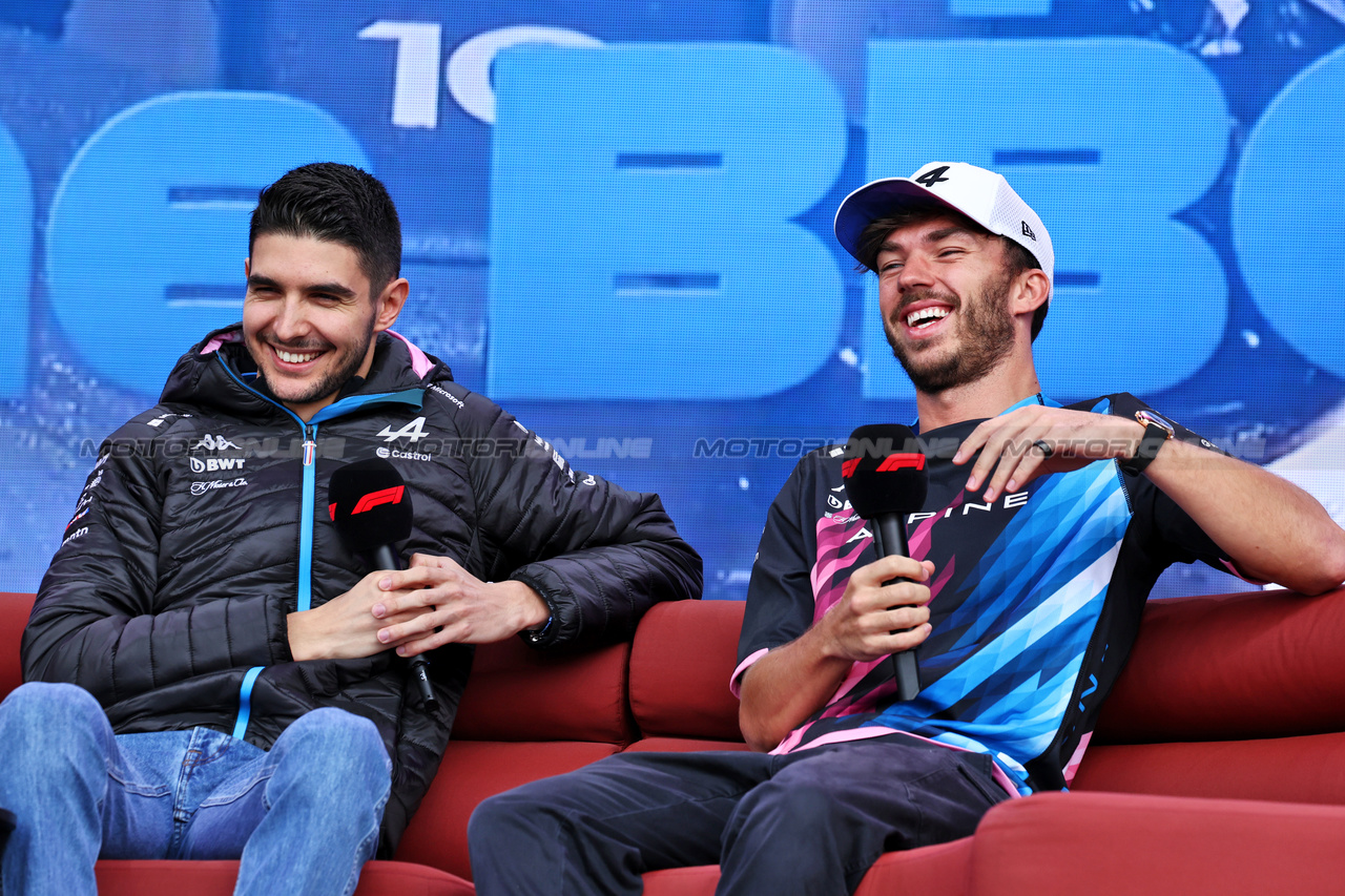 GP AUSTRALIA, (L to R): Esteban Ocon (FRA) Alpine F1 Team e Pierre Gasly (FRA) Alpine F1 Team on the FanZone Stage.

23.03.2024. Formula 1 World Championship, Rd 3, Australian Grand Prix, Albert Park, Melbourne, Australia, Qualifiche Day.

- www.xpbimages.com, EMail: requests@xpbimages.com © Copyright: Moy / XPB Images