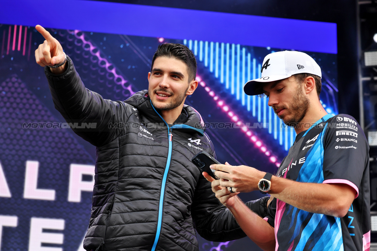 GP AUSTRALIA, (L to R): Esteban Ocon (FRA) Alpine F1 Team e Pierre Gasly (FRA) Alpine F1 Team on the FanZone Stage.

23.03.2024. Formula 1 World Championship, Rd 3, Australian Grand Prix, Albert Park, Melbourne, Australia, Qualifiche Day.

- www.xpbimages.com, EMail: requests@xpbimages.com © Copyright: Moy / XPB Images