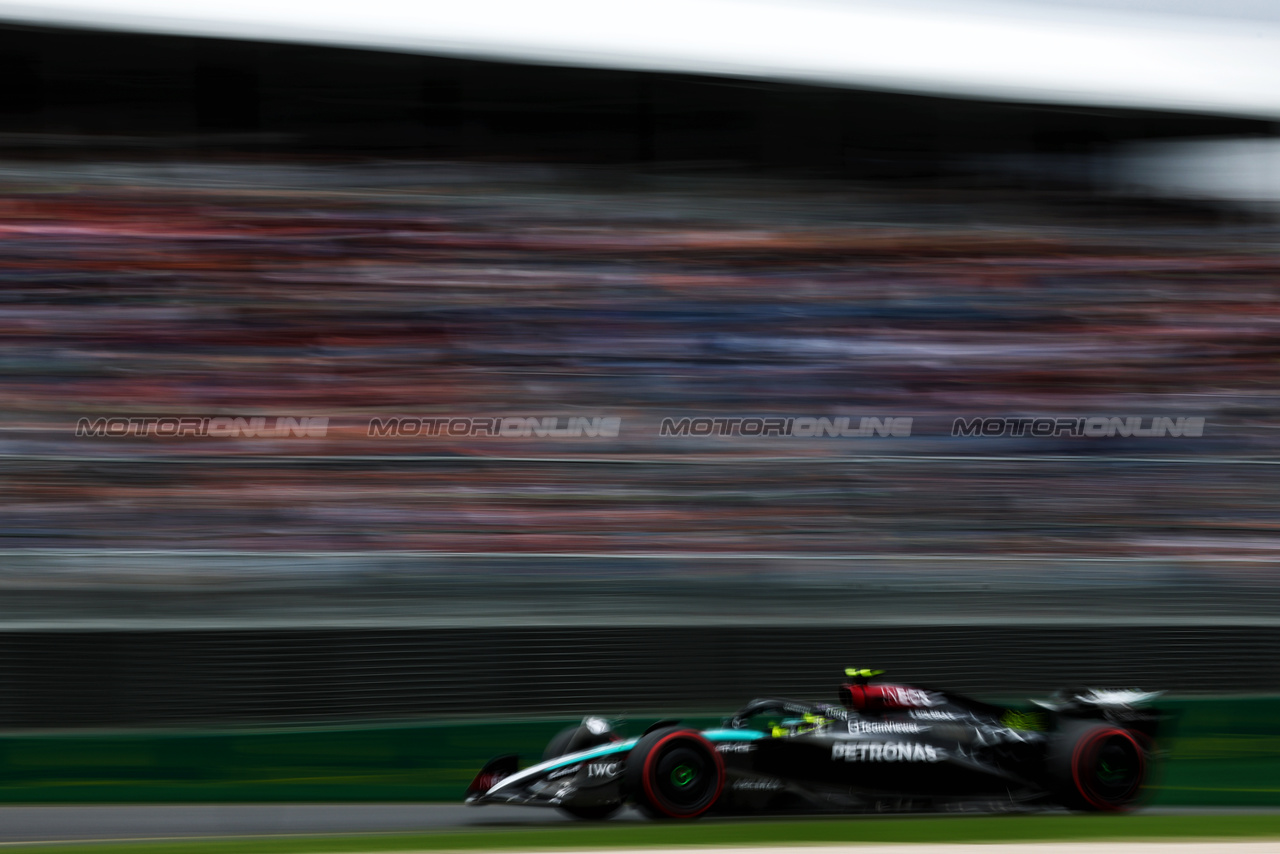 GP AUSTRALIA, Lewis Hamilton (GBR) Mercedes AMG F1 W15.

23.03.2024. Formula 1 World Championship, Rd 3, Australian Grand Prix, Albert Park, Melbourne, Australia, Qualifiche Day.

 - www.xpbimages.com, EMail: requests@xpbimages.com © Copyright: Coates / XPB Images