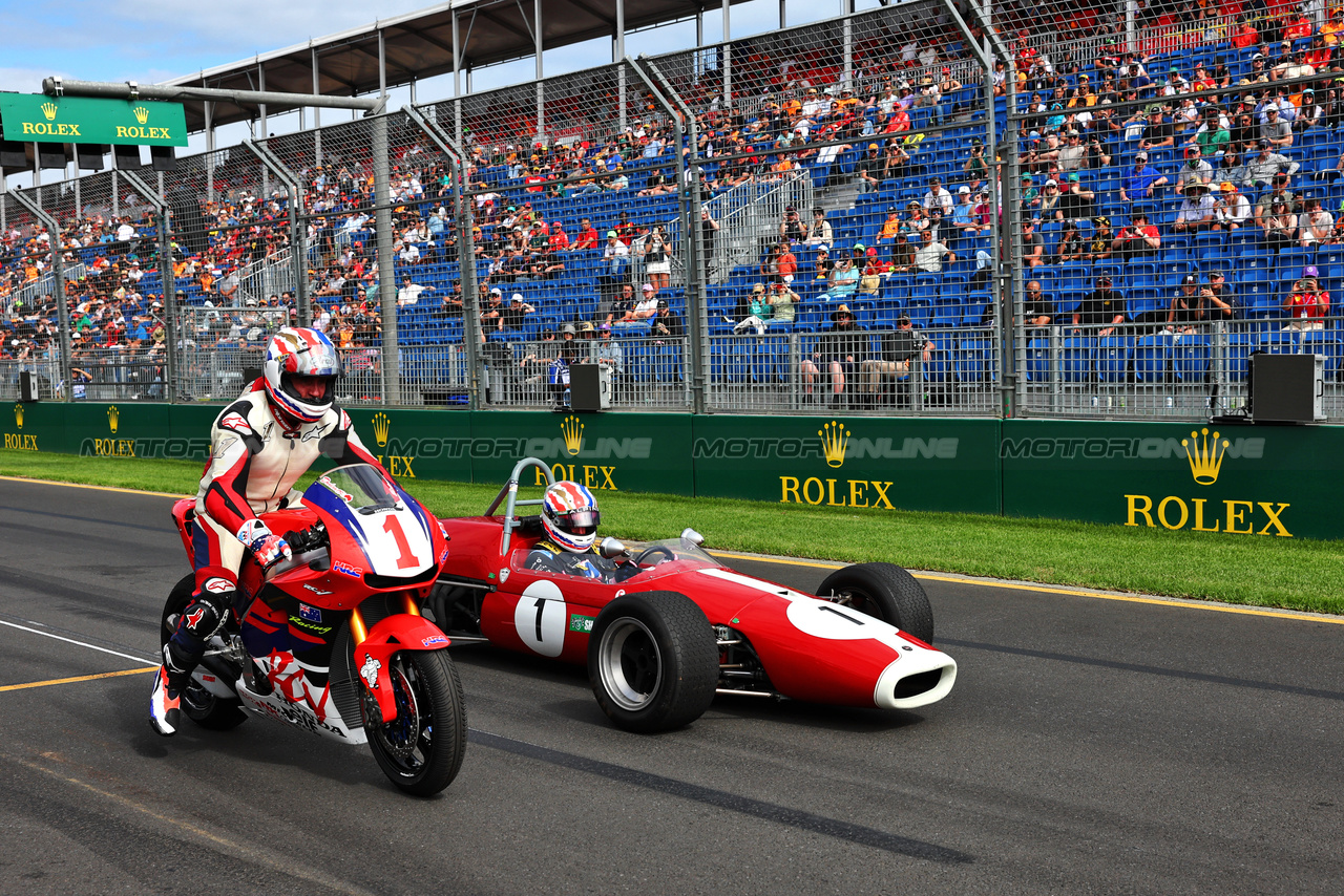 GP AUSTRALIA, Mick Doohan (AUS) on a Honda 500cc motorbike e son Jack Doohan (AUS) Alpine F1 Team Reserve Driver in a Brabham BT23B.

23.03.2024. Formula 1 World Championship, Rd 3, Australian Grand Prix, Albert Park, Melbourne, Australia, Qualifiche Day.

- www.xpbimages.com, EMail: requests@xpbimages.com © Copyright: Charniaux / XPB Images