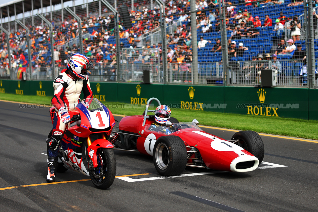 GP AUSTRALIA, Mick Doohan (AUS) on a Honda 500cc motorbike e son Jack Doohan (AUS) Alpine F1 Team Reserve Driver in a Brabham BT23B.

23.03.2024. Formula 1 World Championship, Rd 3, Australian Grand Prix, Albert Park, Melbourne, Australia, Qualifiche Day.

- www.xpbimages.com, EMail: requests@xpbimages.com © Copyright: Charniaux / XPB Images