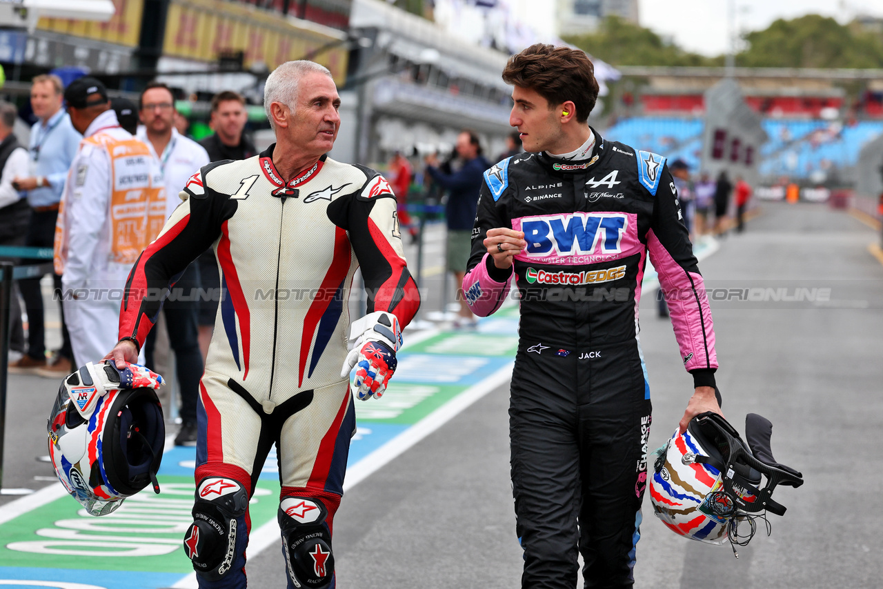 GP AUSTRALIA, (L to R): Mick Doohan (AUS) with his son Jack Doohan (AUS) Alpine F1 Team Reserve Driver.

23.03.2024. Formula 1 World Championship, Rd 3, Australian Grand Prix, Albert Park, Melbourne, Australia, Qualifiche Day.

- www.xpbimages.com, EMail: requests@xpbimages.com © Copyright: Moy / XPB Images