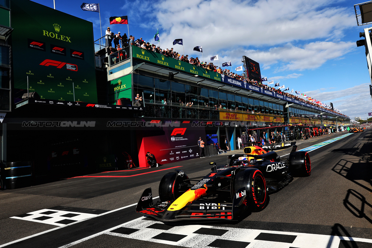 GP AUSTRALIA, Max Verstappen (NLD) Red Bull Racing RB20 leaves the pits.

23.03.2024. Formula 1 World Championship, Rd 3, Australian Grand Prix, Albert Park, Melbourne, Australia, Qualifiche Day.

- www.xpbimages.com, EMail: requests@xpbimages.com © Copyright: Batchelor / XPB Images