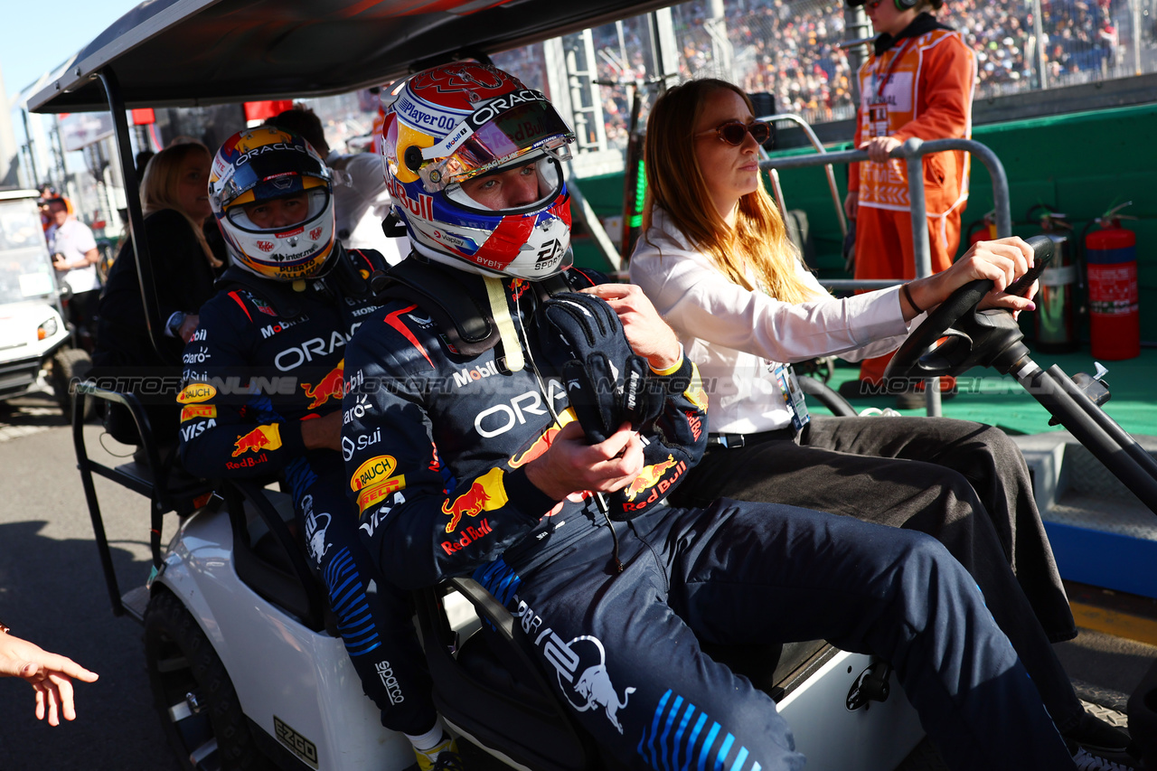 GP AUSTRALIA, Max Verstappen (NLD) Red Bull Racing  with Sergio Perez (MEX) Red Bull Racing.
23.03.2024. Formula 1 World Championship, Rd 3, Australian Grand Prix, Albert Park, Melbourne, Australia, Qualifiche Day.
- www.xpbimages.com, EMail: requests@xpbimages.com © Copyright: Batchelor / XPB Images