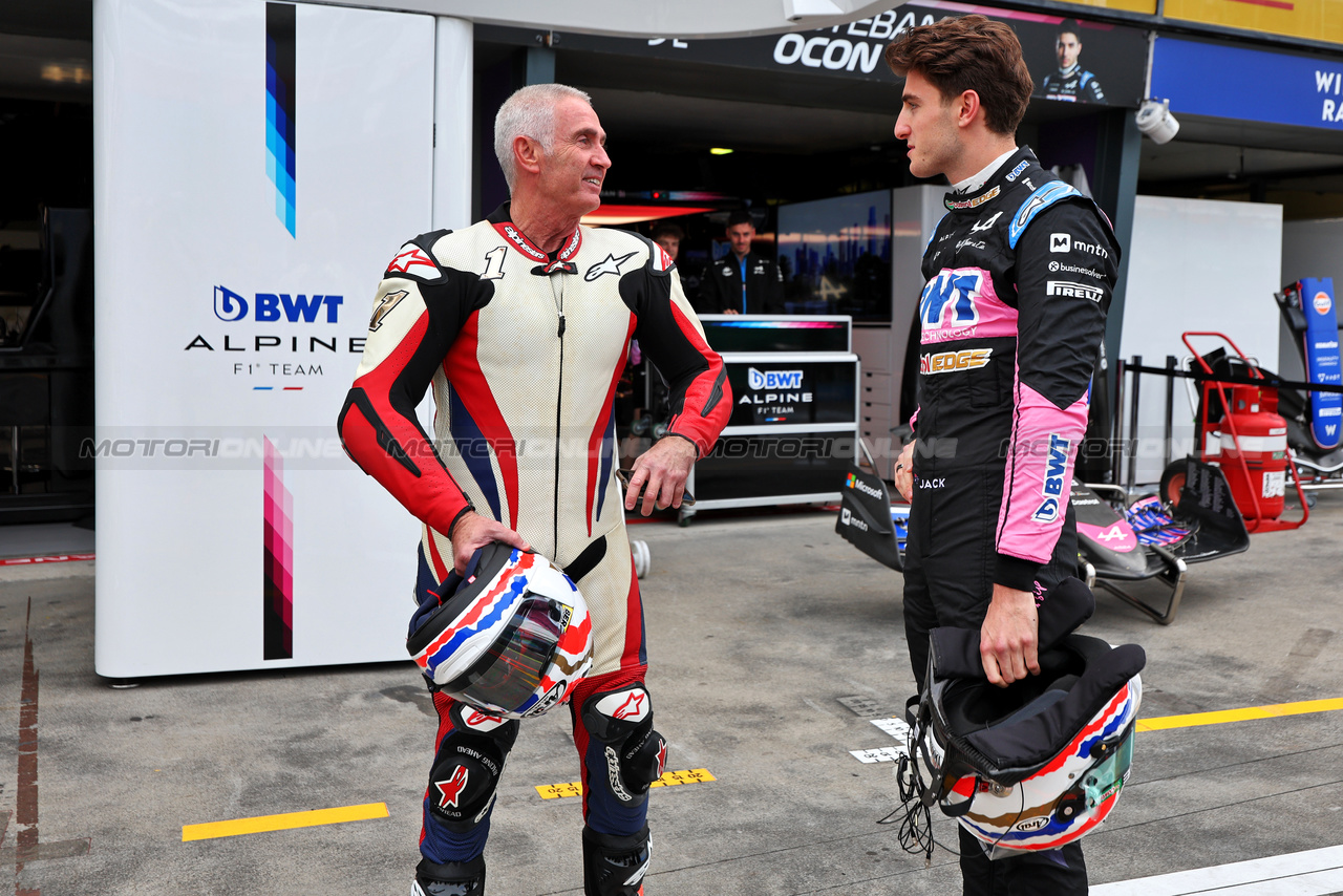 GP AUSTRALIA, (L to R): Mick Doohan (AUS) with his son Jack Doohan (AUS) Alpine F1 Team Reserve Driver.

23.03.2024. Formula 1 World Championship, Rd 3, Australian Grand Prix, Albert Park, Melbourne, Australia, Qualifiche Day.

- www.xpbimages.com, EMail: requests@xpbimages.com © Copyright: Moy / XPB Images