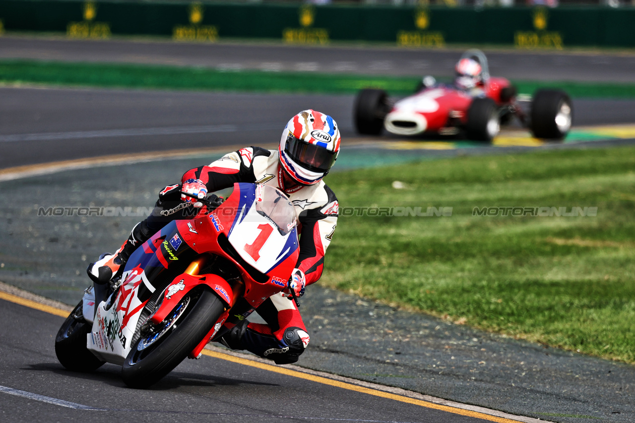 GP AUSTRALIA, Mick Doohan (AUS) on a Honda 500cc motorbike e son Jack Doohan (AUS) Alpine F1 Team Reserve Driver in a Brabham BT23B.

23.03.2024. Formula 1 World Championship, Rd 3, Australian Grand Prix, Albert Park, Melbourne, Australia, Qualifiche Day.

- www.xpbimages.com, EMail: requests@xpbimages.com © Copyright: Moy / XPB Images