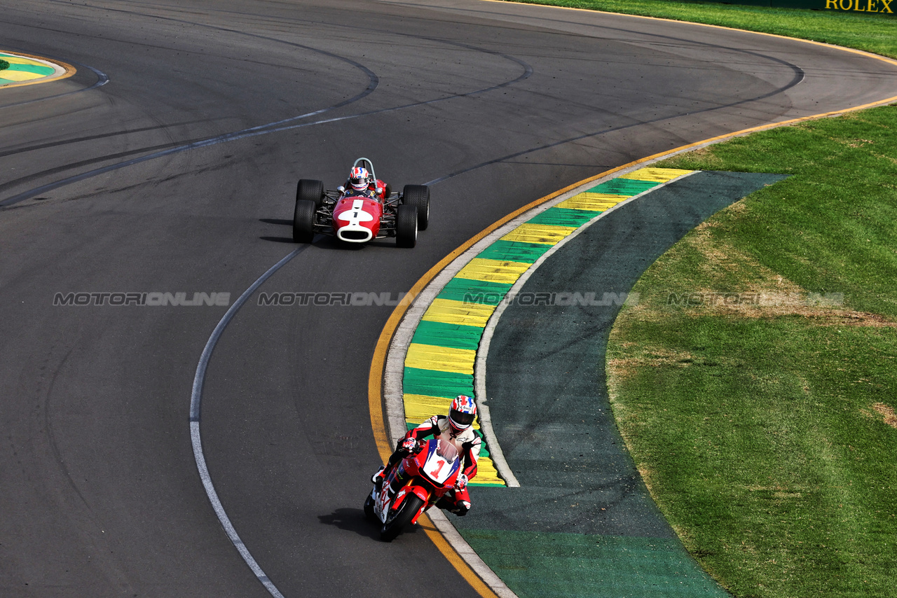 GP AUSTRALIA, Mick Doohan (AUS) on a Honda 500cc motorbike e son Jack Doohan (AUS) Alpine F1 Team Reserve Driver in a Brabham BT23B.

23.03.2024. Formula 1 World Championship, Rd 3, Australian Grand Prix, Albert Park, Melbourne, Australia, Qualifiche Day.

- www.xpbimages.com, EMail: requests@xpbimages.com © Copyright: Moy / XPB Images