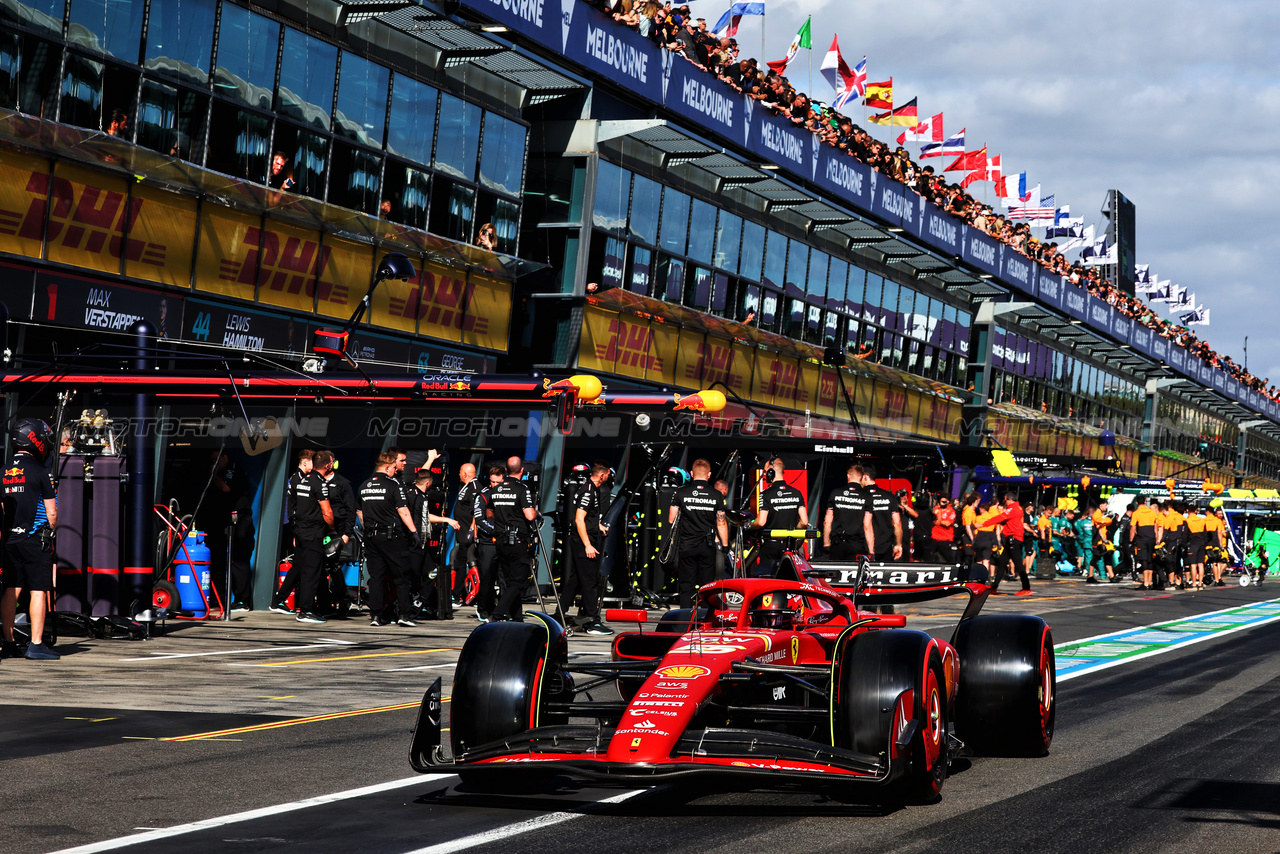 GP AUSTRALIA, Carlos Sainz Jr (ESP) Ferrari SF-24 leaves the pits.

23.03.2024. Formula 1 World Championship, Rd 3, Australian Grand Prix, Albert Park, Melbourne, Australia, Qualifiche Day.

- www.xpbimages.com, EMail: requests@xpbimages.com © Copyright: Batchelor / XPB Images