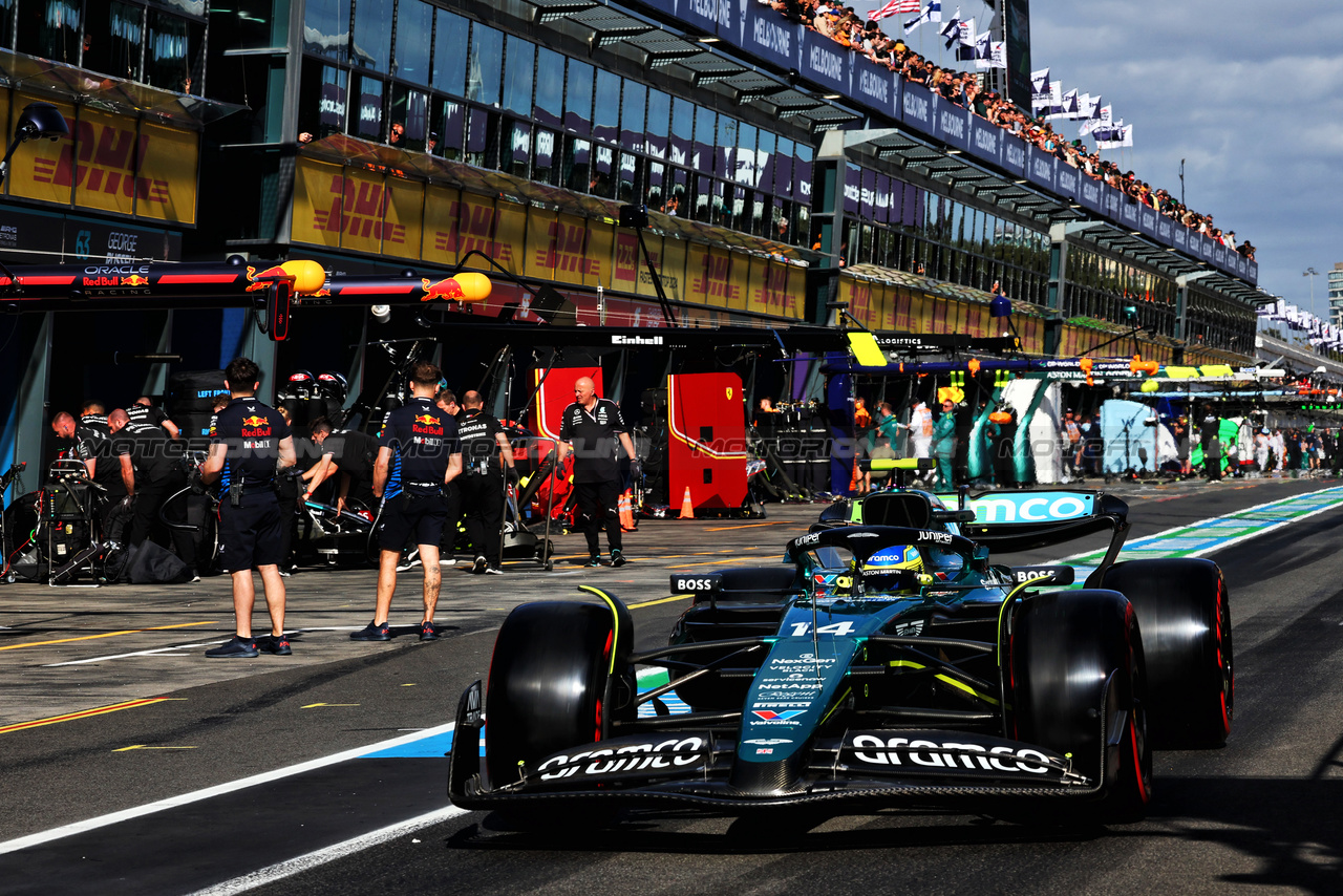 GP AUSTRALIA, Fernando Alonso (ESP) Aston Martin F1 Team AMR24 leaves the pits.

23.03.2024. Formula 1 World Championship, Rd 3, Australian Grand Prix, Albert Park, Melbourne, Australia, Qualifiche Day.

- www.xpbimages.com, EMail: requests@xpbimages.com © Copyright: Batchelor / XPB Images