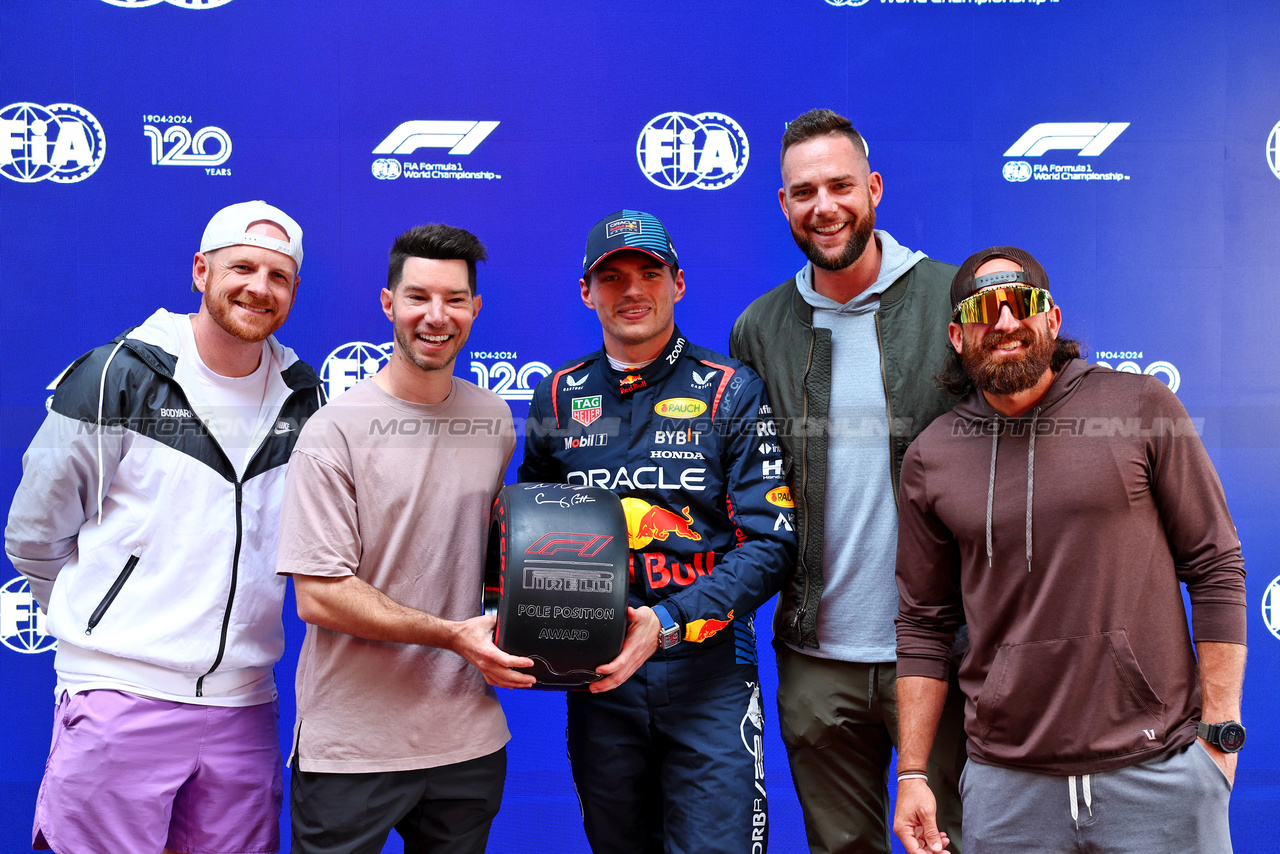 GP AUSTRALIA, Max Verstappen (NLD) Red Bull Racing RB20 receives the Pirelli Pole Position Award.

23.03.2024. Formula 1 World Championship, Rd 3, Australian Grand Prix, Albert Park, Melbourne, Australia, Qualifiche Day.

- www.xpbimages.com, EMail: requests@xpbimages.com © Copyright: Batchelor / XPB Images