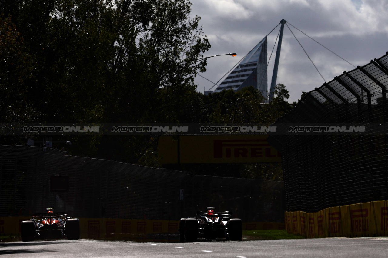 GP AUSTRALIA, Max Verstappen (NLD), Red Bull Racing Oscar Piastri (AUS), McLaren 
23.03.2024. Formula 1 World Championship, Rd 3, Australian Grand Prix, Albert Park, Melbourne, Australia, Qualifiche Day.
- www.xpbimages.com, EMail: requests@xpbimages.com © Copyright: Charniaux / XPB Images