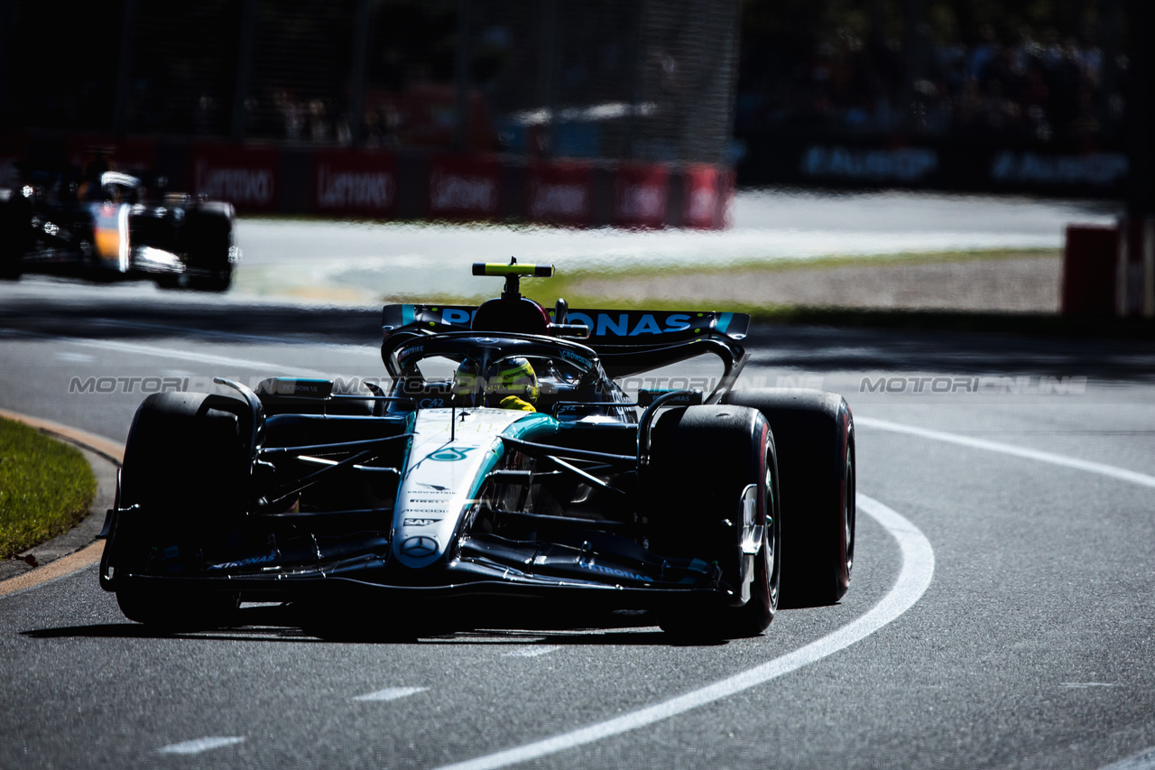 GP AUSTRALIA, Lewis Hamilton (GBR) Mercedes AMG F1 W15.

23.03.2024. Formula 1 World Championship, Rd 3, Australian Grand Prix, Albert Park, Melbourne, Australia, Qualifiche Day.

- www.xpbimages.com, EMail: requests@xpbimages.com © Copyright: Bearne / XPB Images