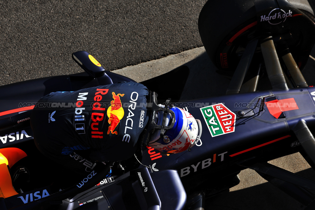 GP AUSTRALIA, Max Verstappen (NLD) Red Bull Racing RB20 in parc ferme.

23.03.2024. Formula 1 World Championship, Rd 3, Australian Grand Prix, Albert Park, Melbourne, Australia, Qualifiche Day.

 - www.xpbimages.com, EMail: requests@xpbimages.com © Copyright: Coates / XPB Images