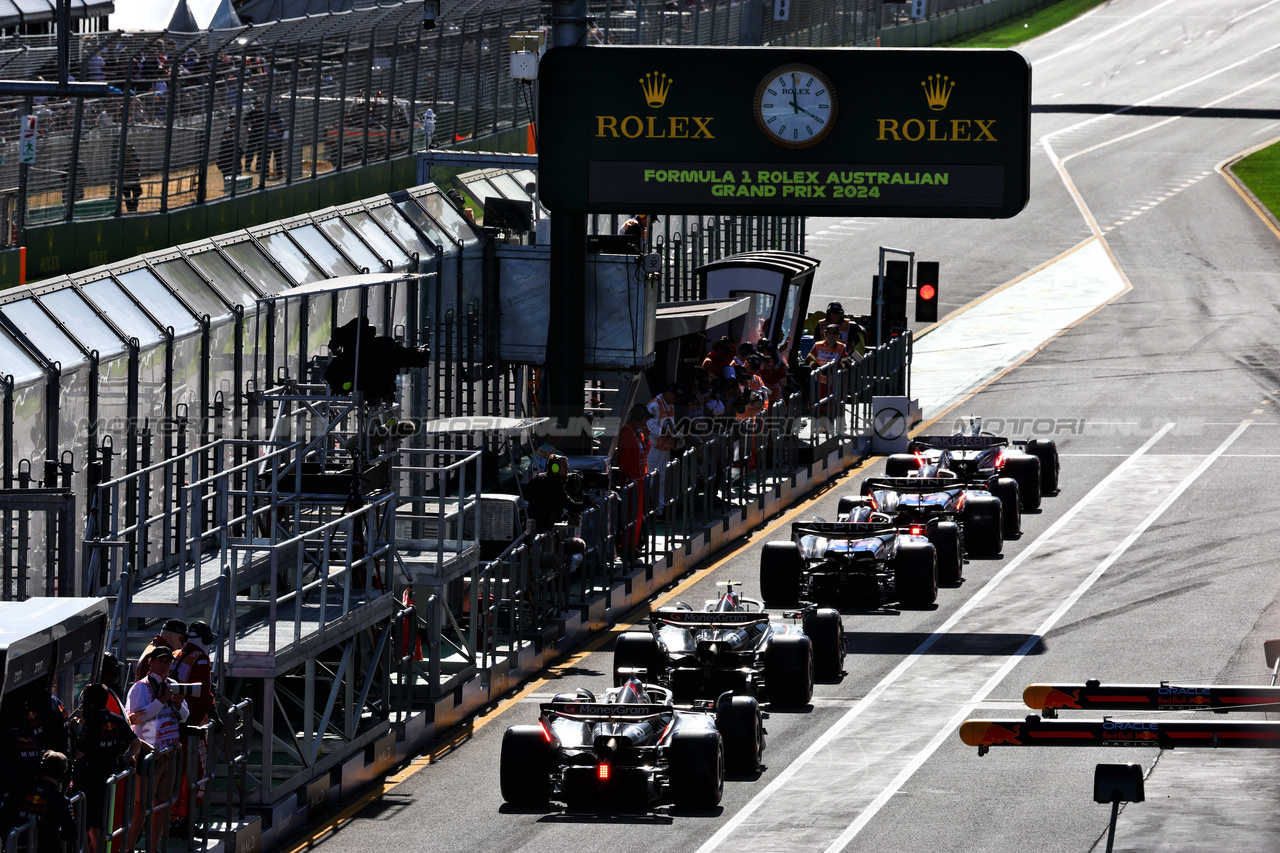 GP AUSTRALIA, Kevin Magnussen (DEN) Haas VF-24 leaves the pits.

23.03.2024. Formula 1 World Championship, Rd 3, Australian Grand Prix, Albert Park, Melbourne, Australia, Qualifiche Day.

 - www.xpbimages.com, EMail: requests@xpbimages.com © Copyright: Coates / XPB Images