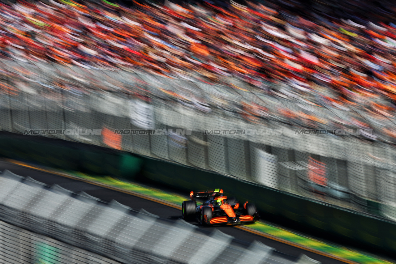 GP AUSTRALIA, Lando Norris (GBR) McLaren MCL38.

23.03.2024. Formula 1 World Championship, Rd 3, Australian Grand Prix, Albert Park, Melbourne, Australia, Qualifiche Day.

 - www.xpbimages.com, EMail: requests@xpbimages.com © Copyright: Coates / XPB Images