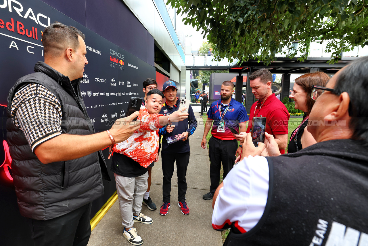 GP AUSTRALIA, Sergio Perez (MEX) Red Bull Racing with fans.

23.03.2024. Formula 1 World Championship, Rd 3, Australian Grand Prix, Albert Park, Melbourne, Australia, Qualifiche Day.

 - www.xpbimages.com, EMail: requests@xpbimages.com © Copyright: Coates / XPB Images