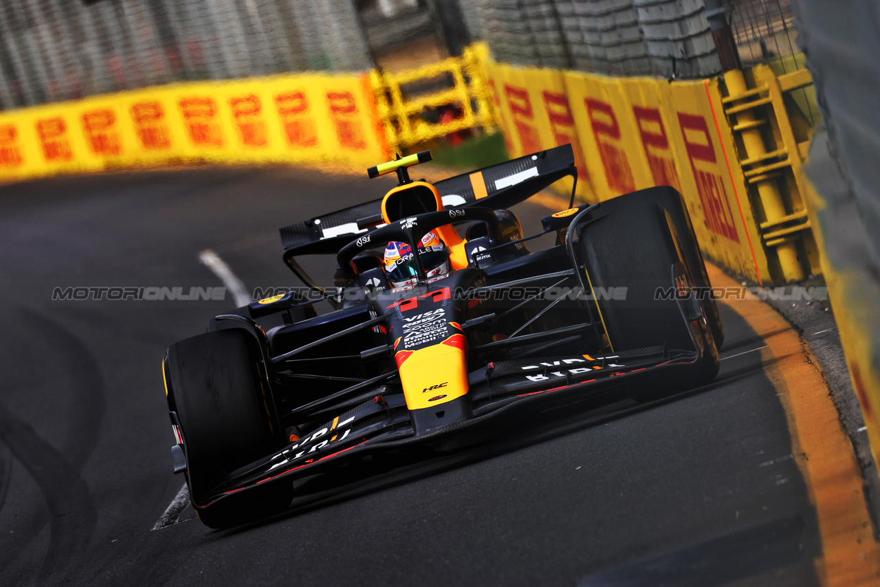 GP AUSTRALIA, Sergio Perez (MEX) Red Bull Racing RB20.

23.03.2024. Formula 1 World Championship, Rd 3, Australian Grand Prix, Albert Park, Melbourne, Australia, Qualifiche Day.

 - www.xpbimages.com, EMail: requests@xpbimages.com © Copyright: Coates / XPB Images