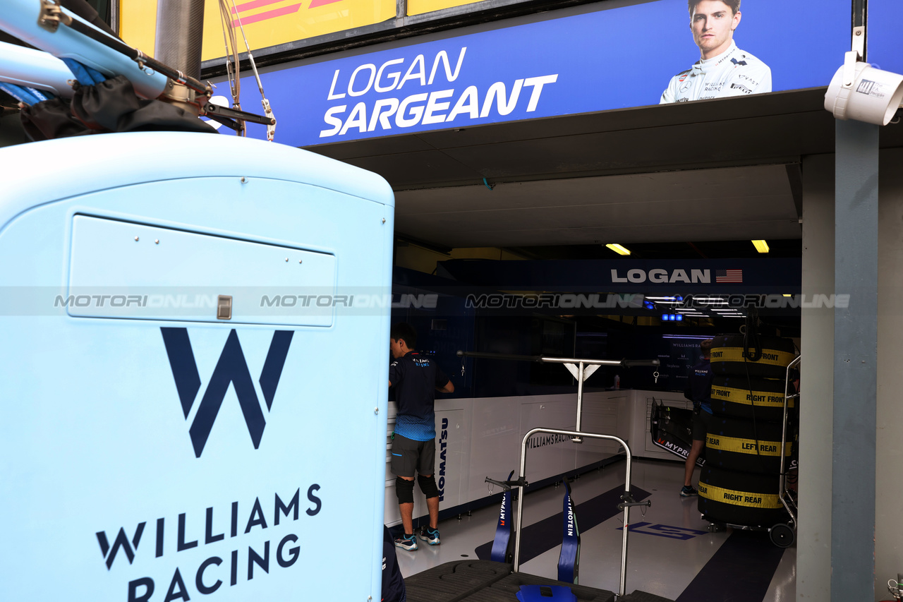 GP AUSTRALIA, Empty pit garage for Logan Sargeant (USA) Williams Racing.

23.03.2024. Formula 1 World Championship, Rd 3, Australian Grand Prix, Albert Park, Melbourne, Australia, Qualifiche Day.

- www.xpbimages.com, EMail: requests@xpbimages.com © Copyright: Bearne / XPB Images